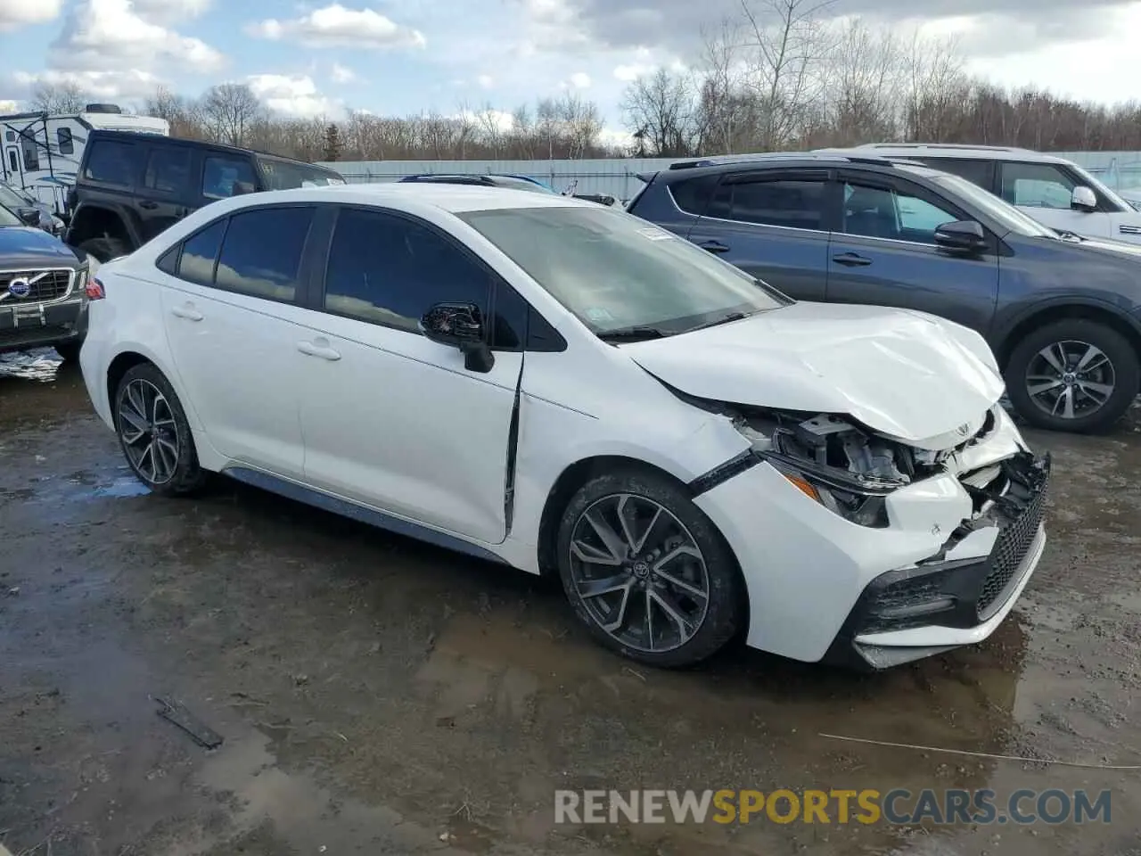 4 Photograph of a damaged car 5YFS4RCE2LP032998 TOYOTA COROLLA 2020