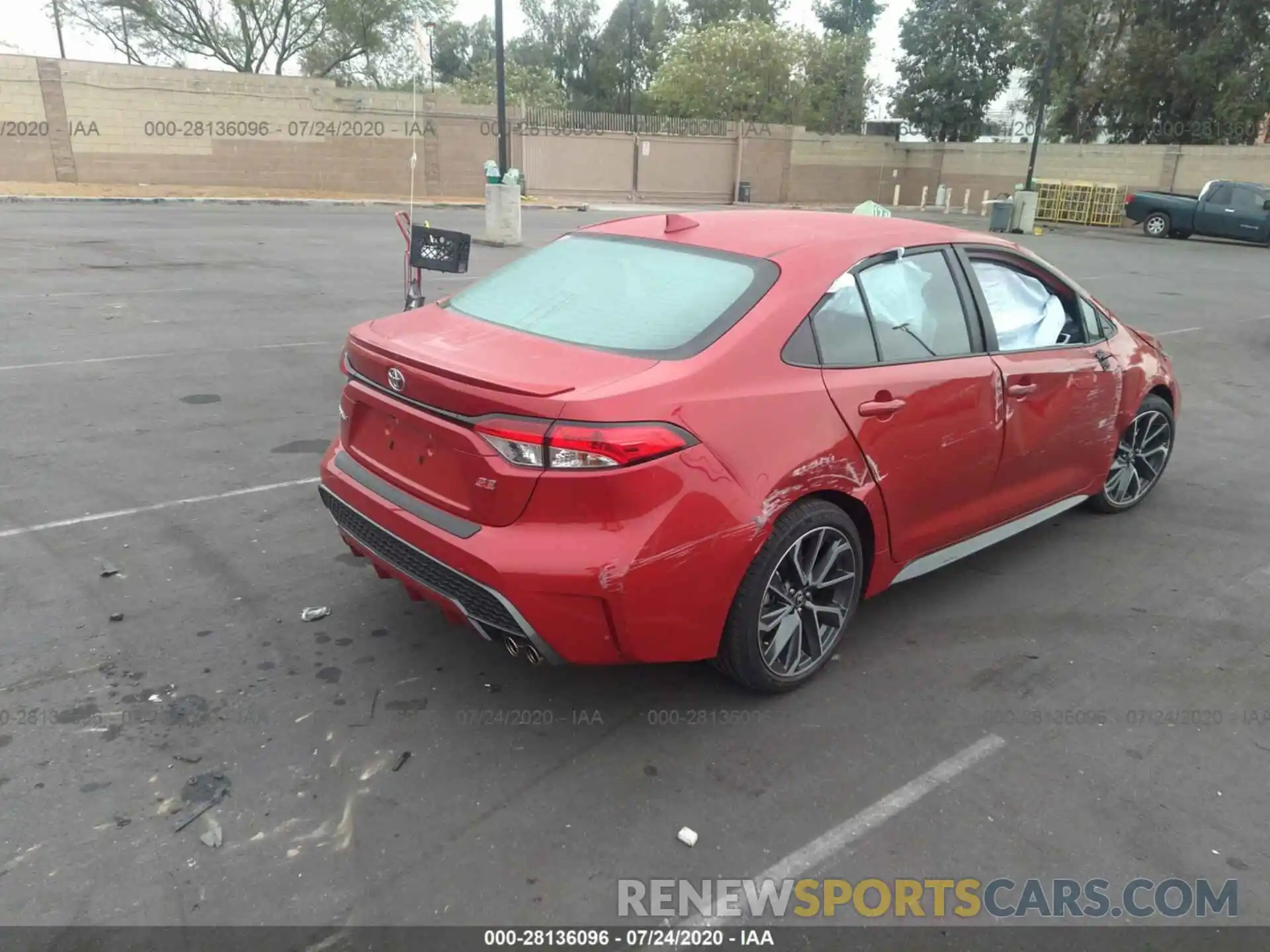 4 Photograph of a damaged car 5YFS4RCE2LP037571 TOYOTA COROLLA 2020