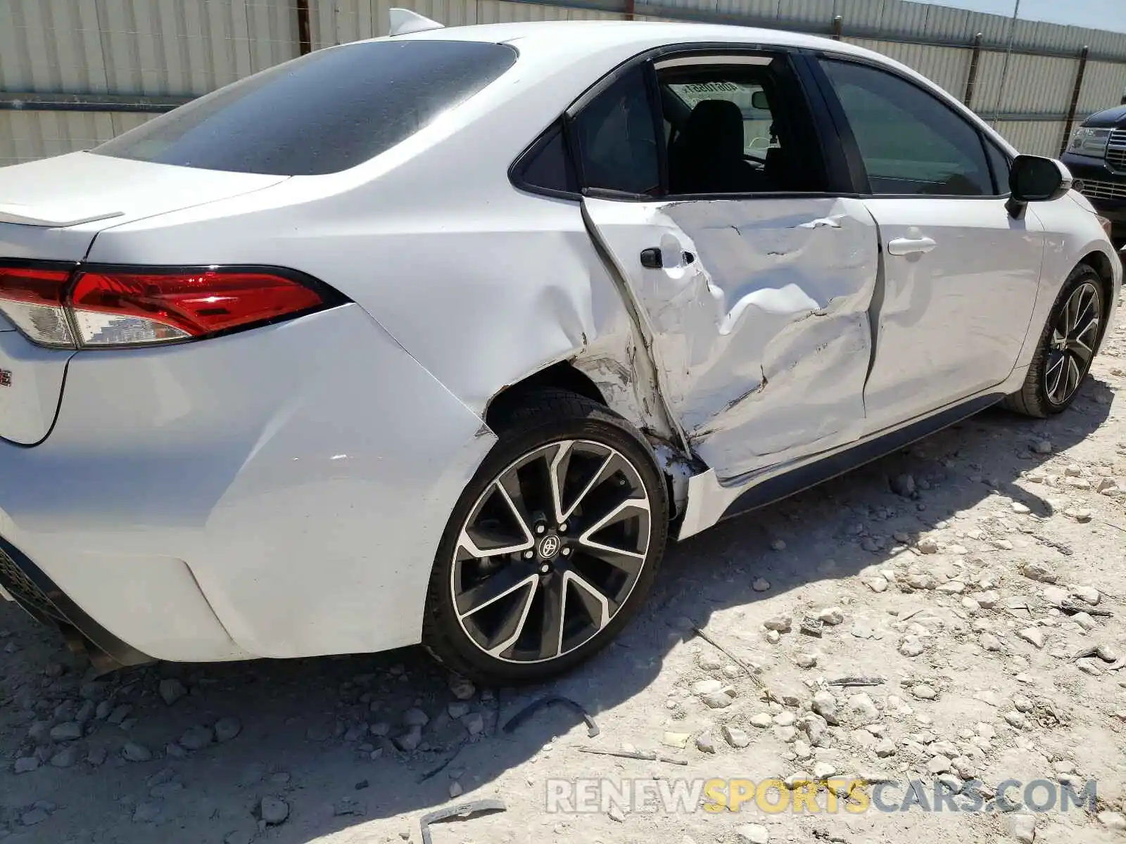 9 Photograph of a damaged car 5YFS4RCE2LP046142 TOYOTA COROLLA 2020