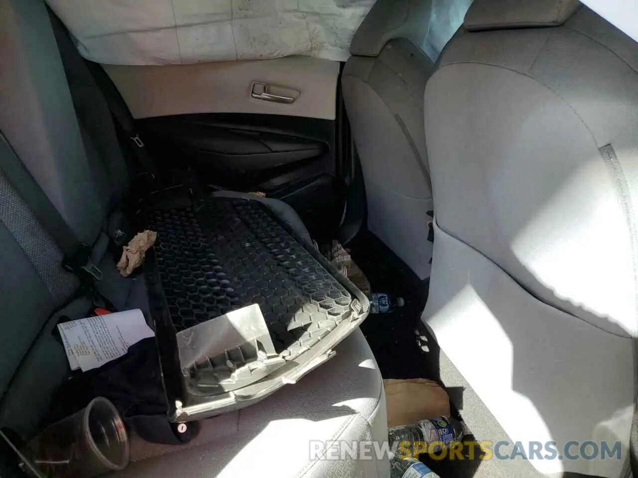 10 Photograph of a damaged car 5YFS4RCE2LP046643 TOYOTA COROLLA 2020