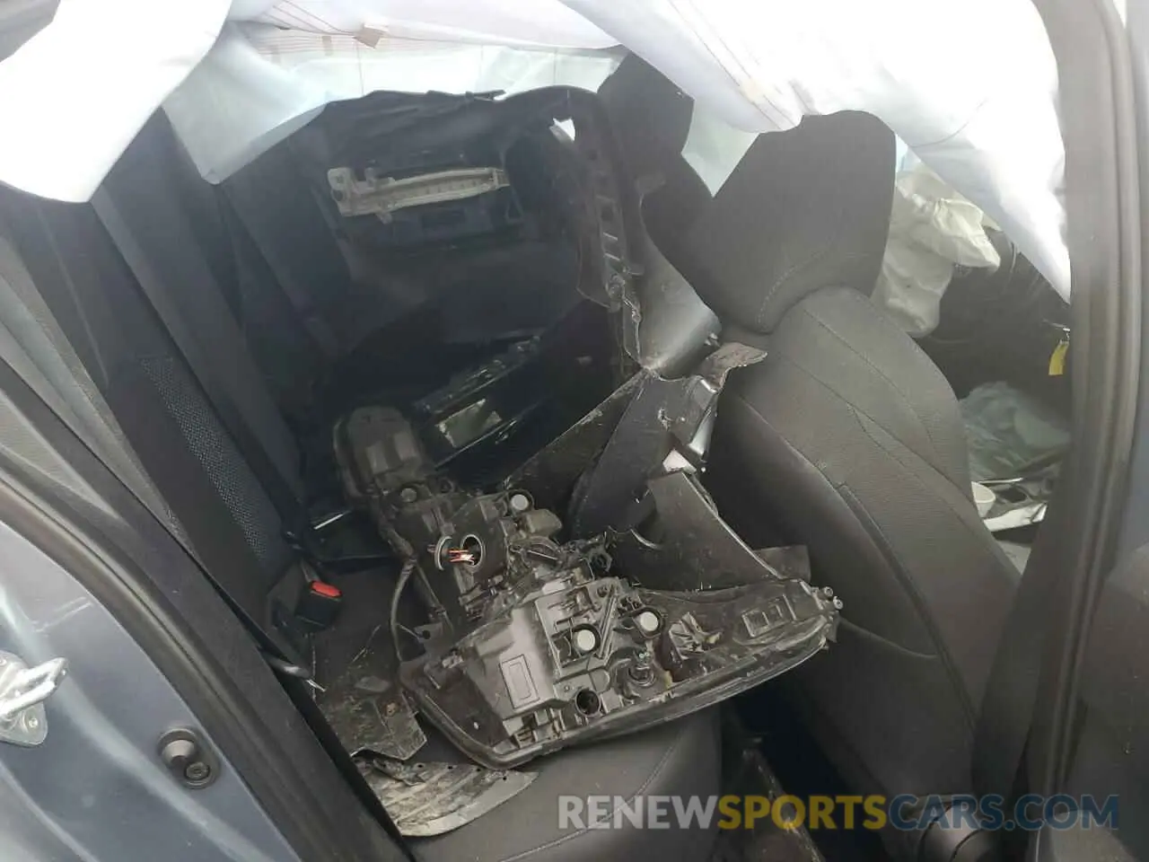 10 Photograph of a damaged car 5YFS4RCE2LP056413 TOYOTA COROLLA 2020