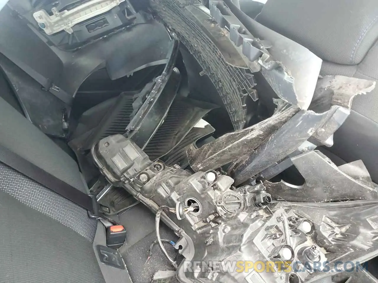 12 Photograph of a damaged car 5YFS4RCE2LP056413 TOYOTA COROLLA 2020