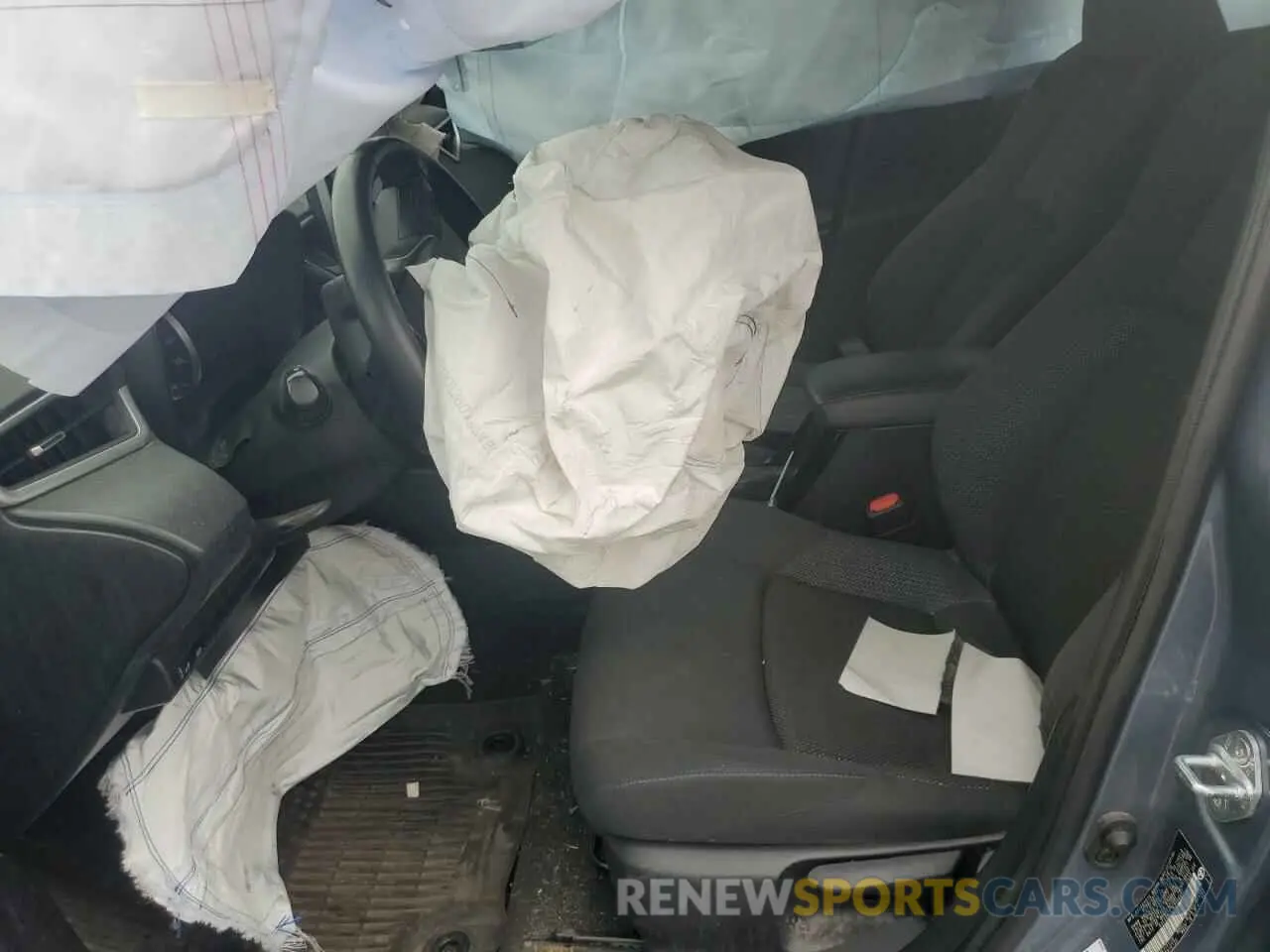 7 Photograph of a damaged car 5YFS4RCE2LP056413 TOYOTA COROLLA 2020