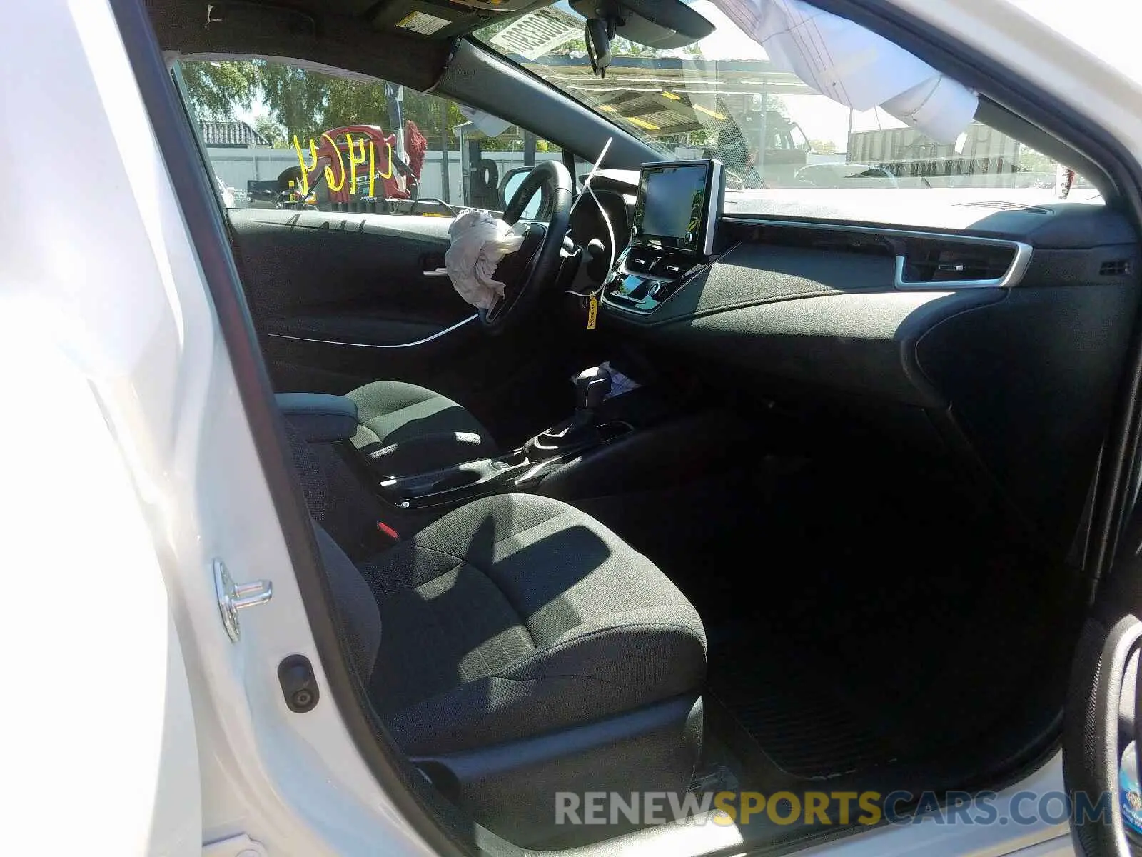 5 Photograph of a damaged car 5YFS4RCE3LP015336 TOYOTA COROLLA 2020