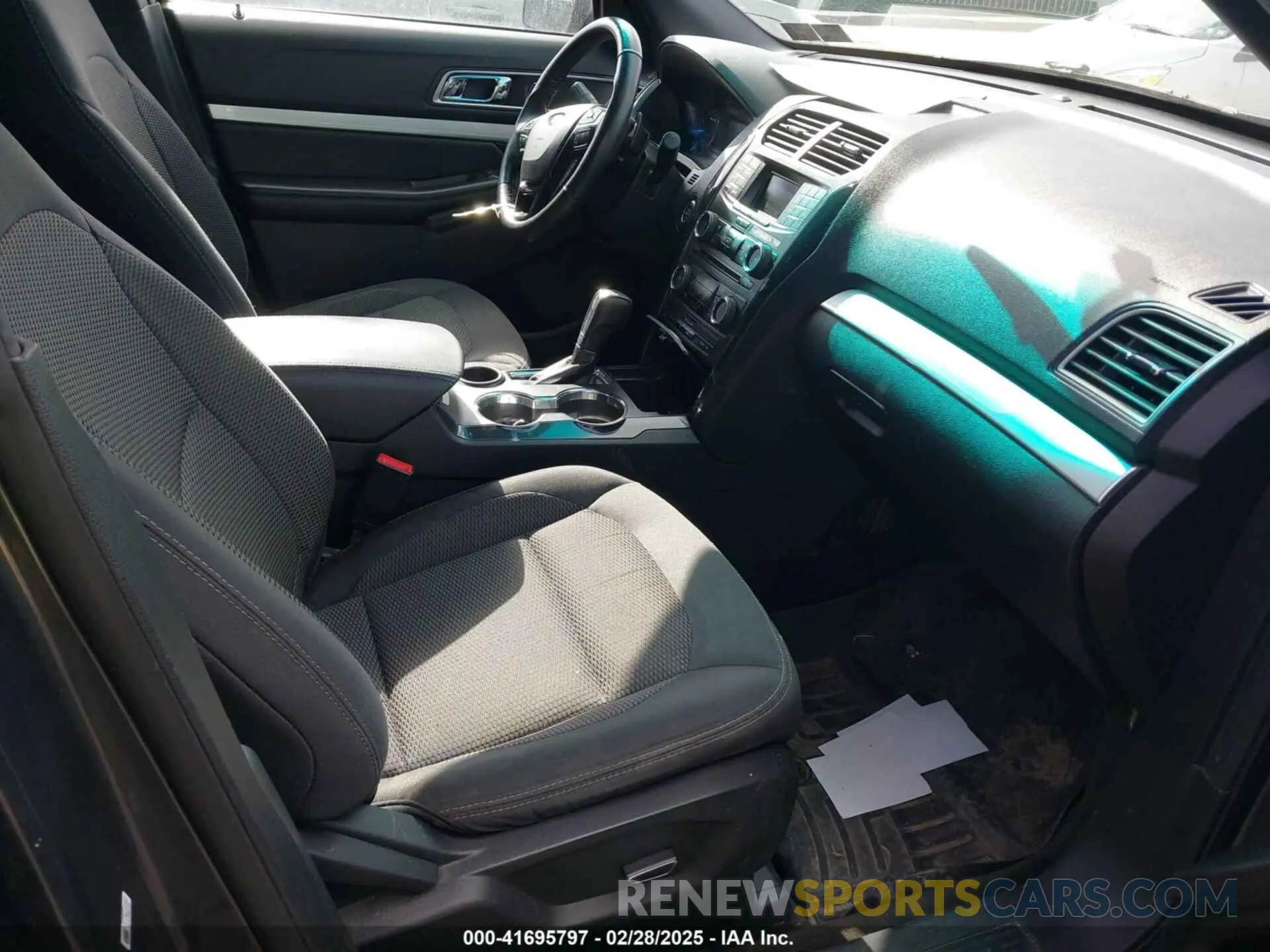 5 Photograph of a damaged car 5YFS4RCE3LP017491 TOYOTA COROLLA 2020