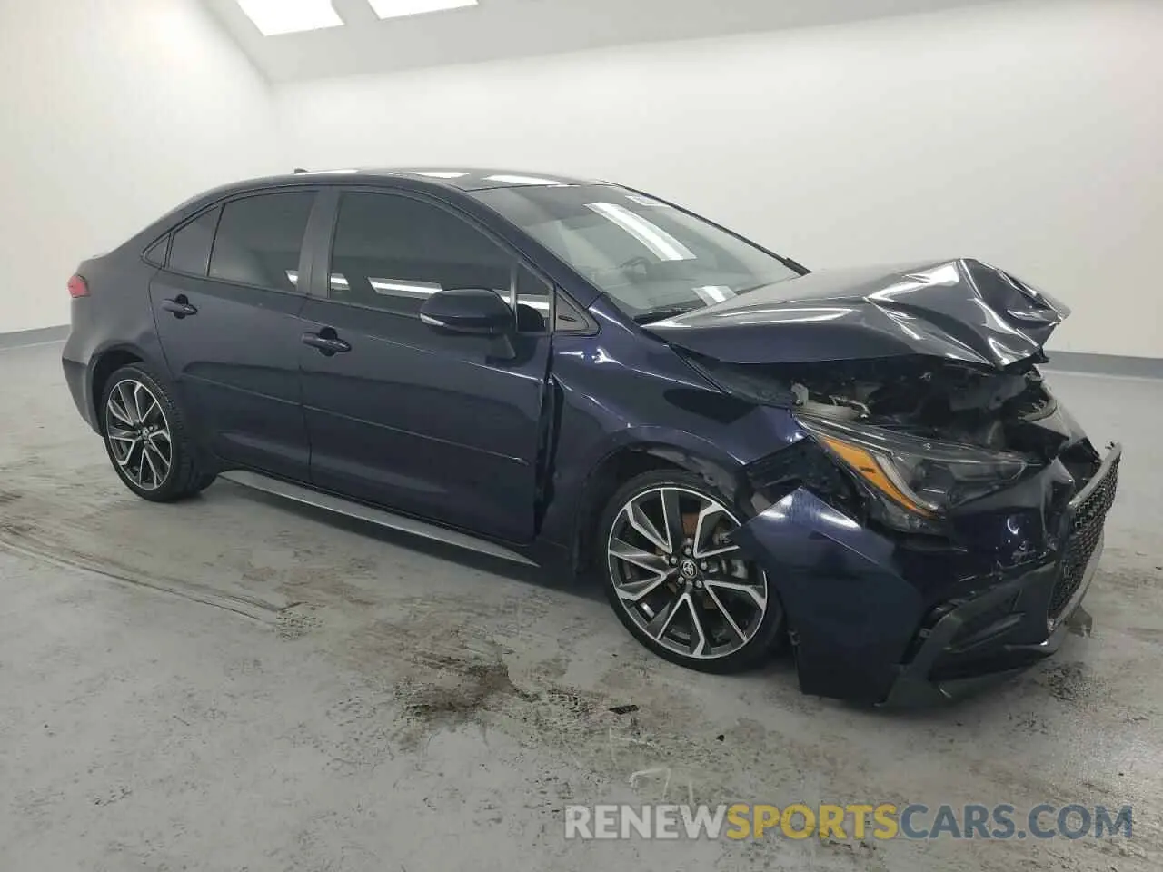 4 Photograph of a damaged car 5YFS4RCE3LP030094 TOYOTA COROLLA 2020