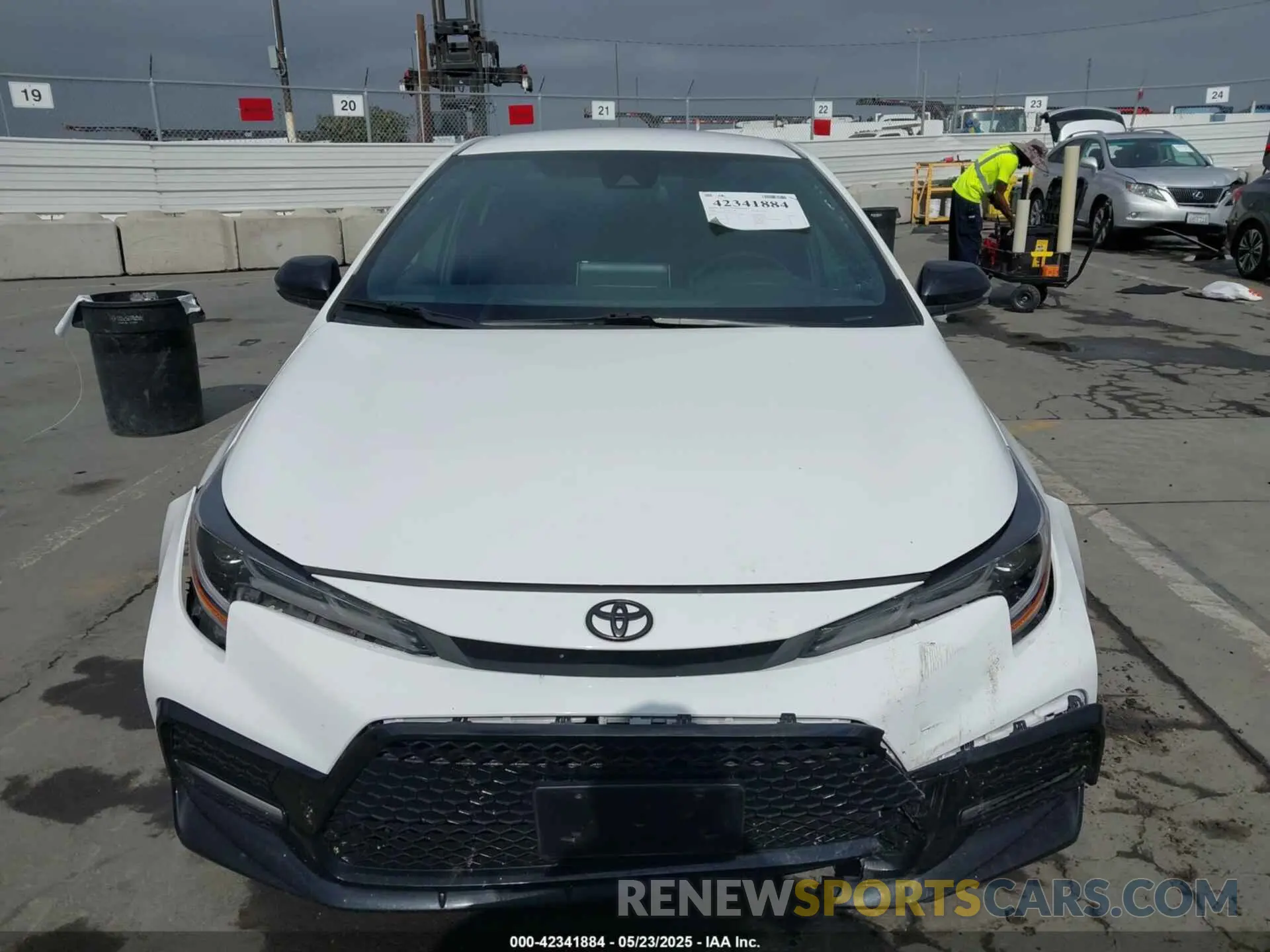 12 Photograph of a damaged car 5YFS4RCE3LP035182 TOYOTA COROLLA 2020