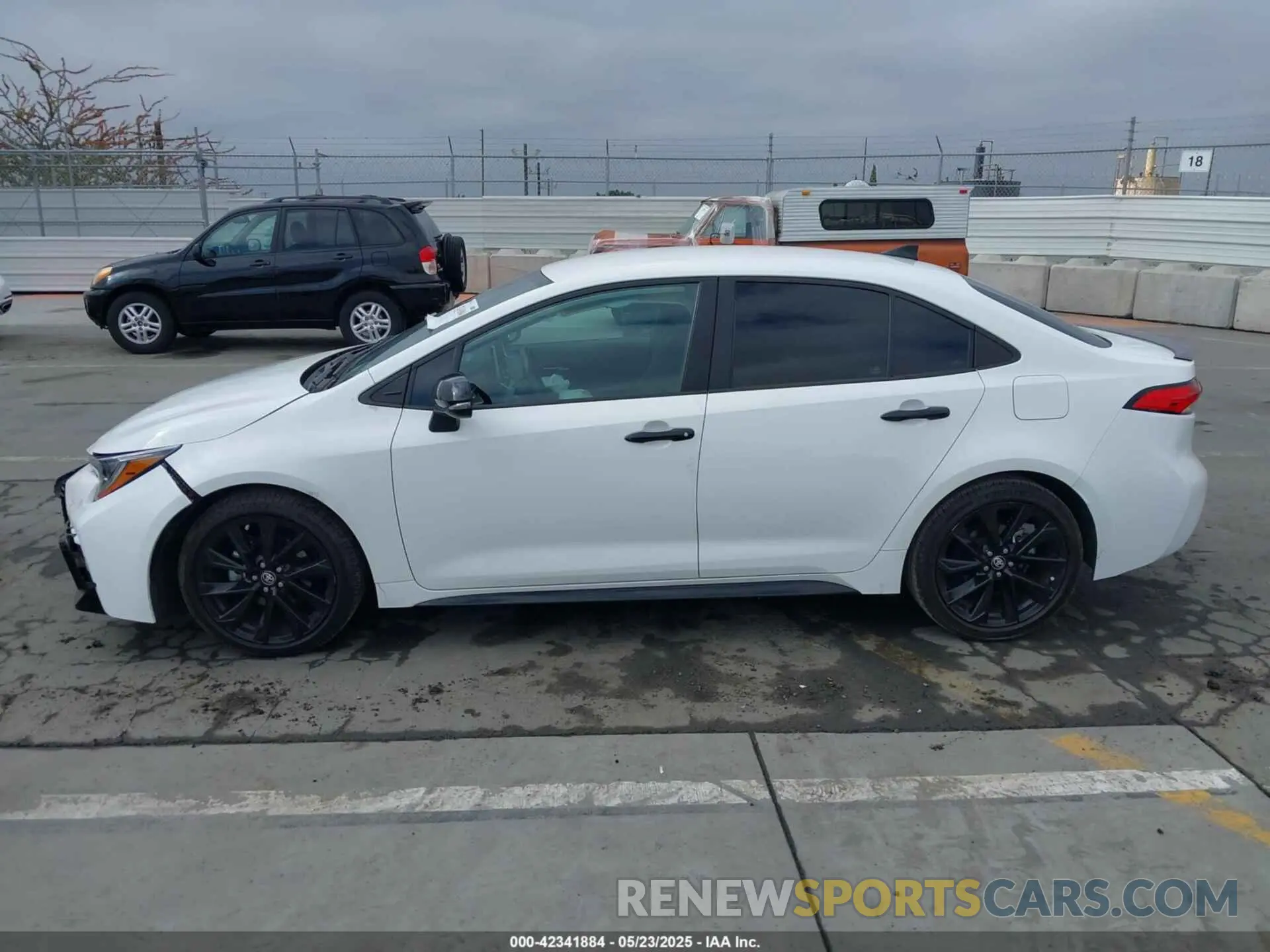 14 Photograph of a damaged car 5YFS4RCE3LP035182 TOYOTA COROLLA 2020