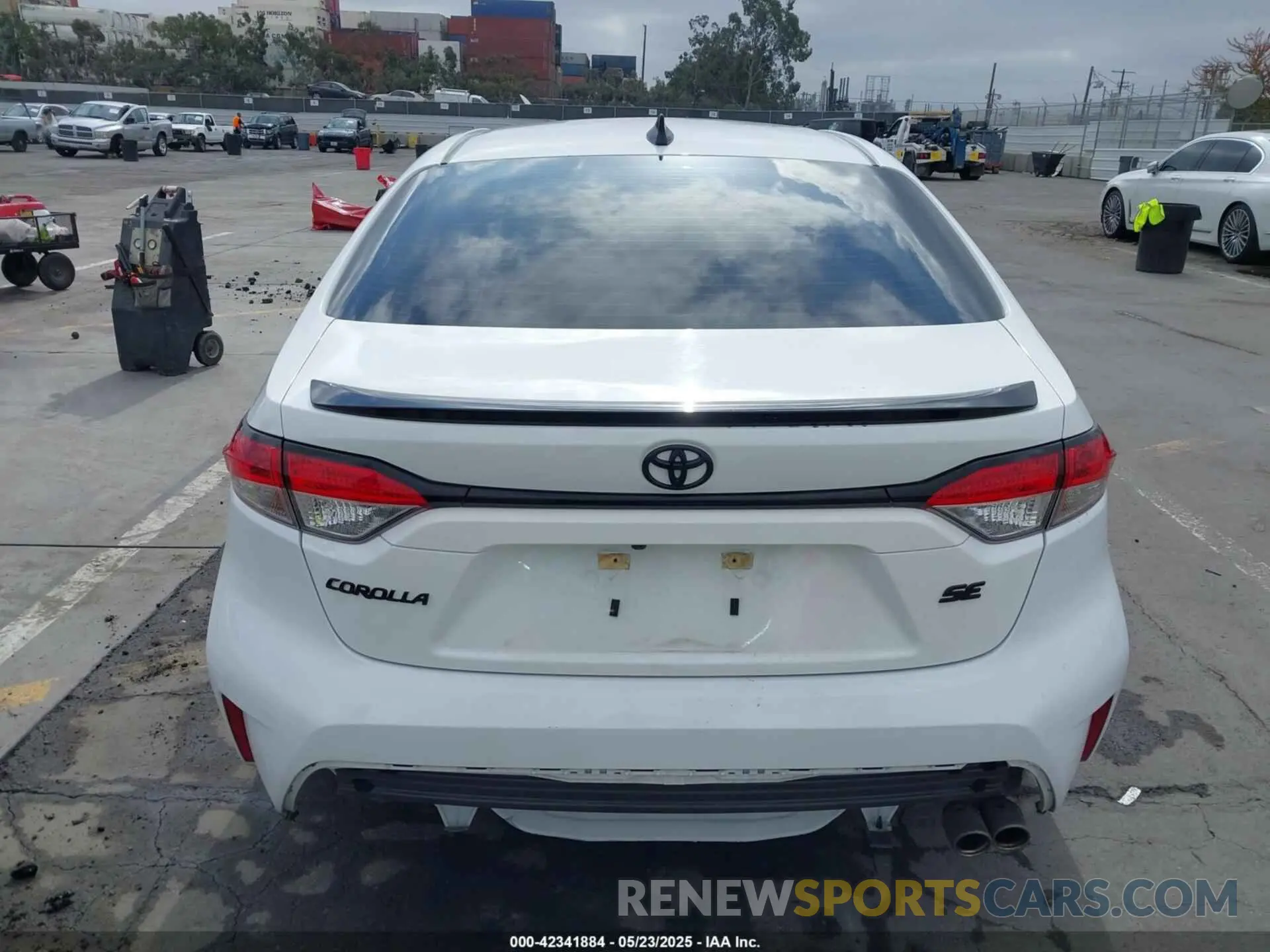16 Photograph of a damaged car 5YFS4RCE3LP035182 TOYOTA COROLLA 2020