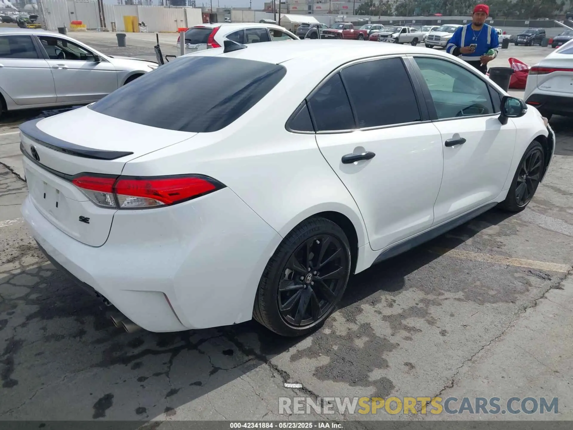 4 Photograph of a damaged car 5YFS4RCE3LP035182 TOYOTA COROLLA 2020