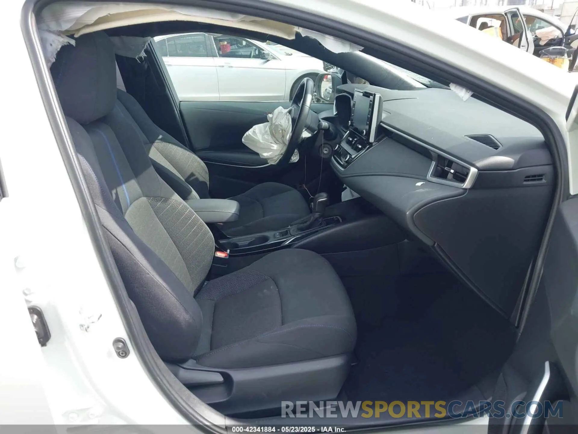 5 Photograph of a damaged car 5YFS4RCE3LP035182 TOYOTA COROLLA 2020