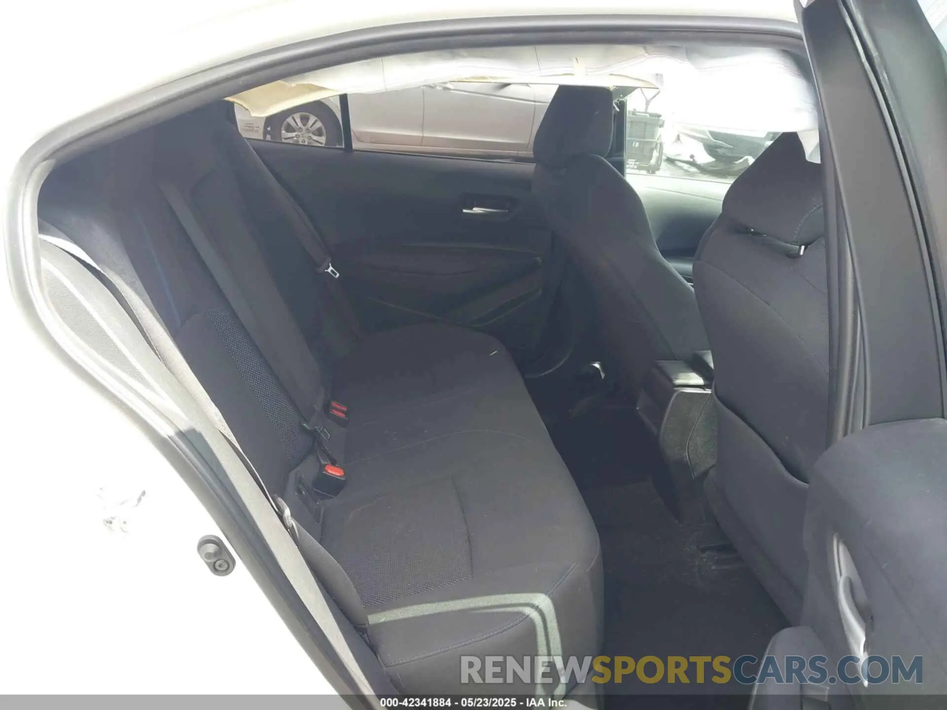 8 Photograph of a damaged car 5YFS4RCE3LP035182 TOYOTA COROLLA 2020