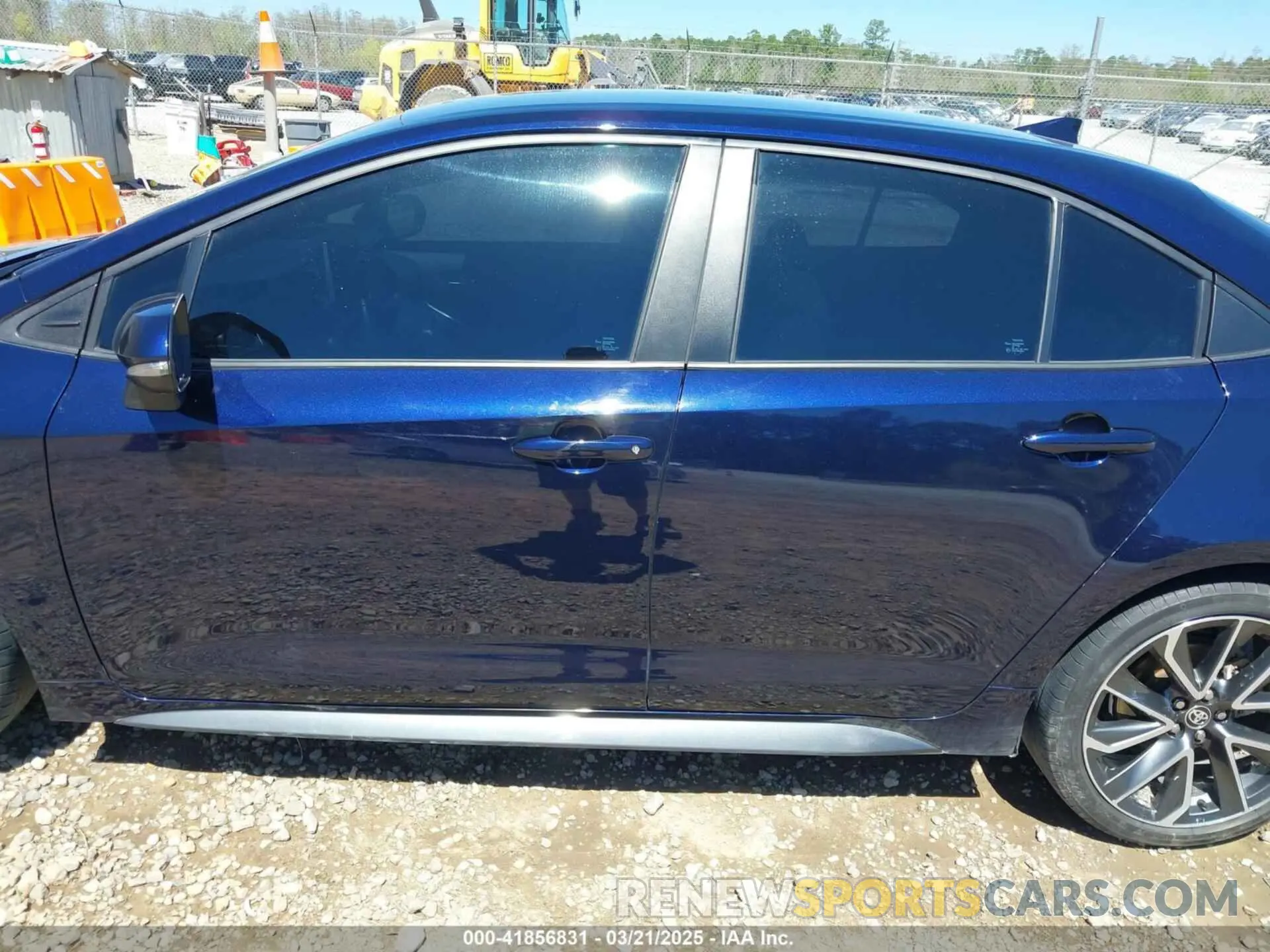 15 Photograph of a damaged car 5YFS4RCE3LP041483 TOYOTA COROLLA 2020