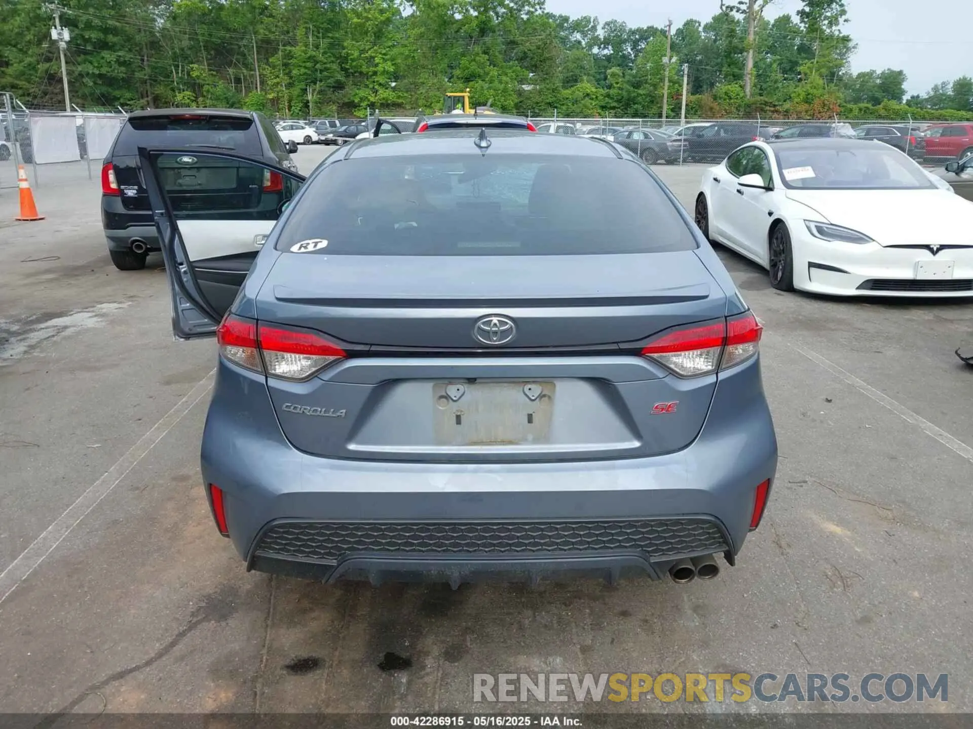 16 Photograph of a damaged car 5YFS4RCE3LP045582 TOYOTA COROLLA 2020