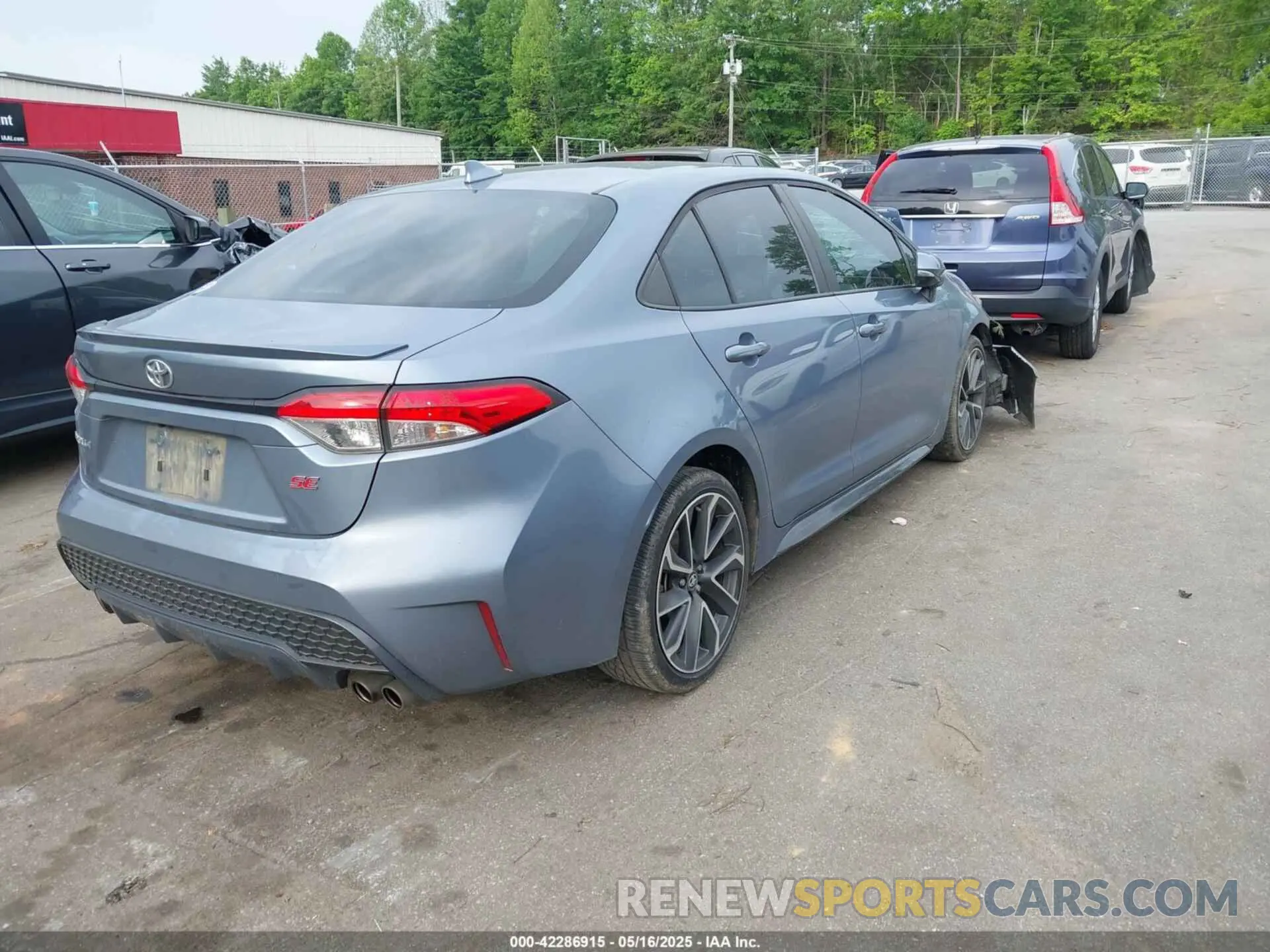 4 Photograph of a damaged car 5YFS4RCE3LP045582 TOYOTA COROLLA 2020