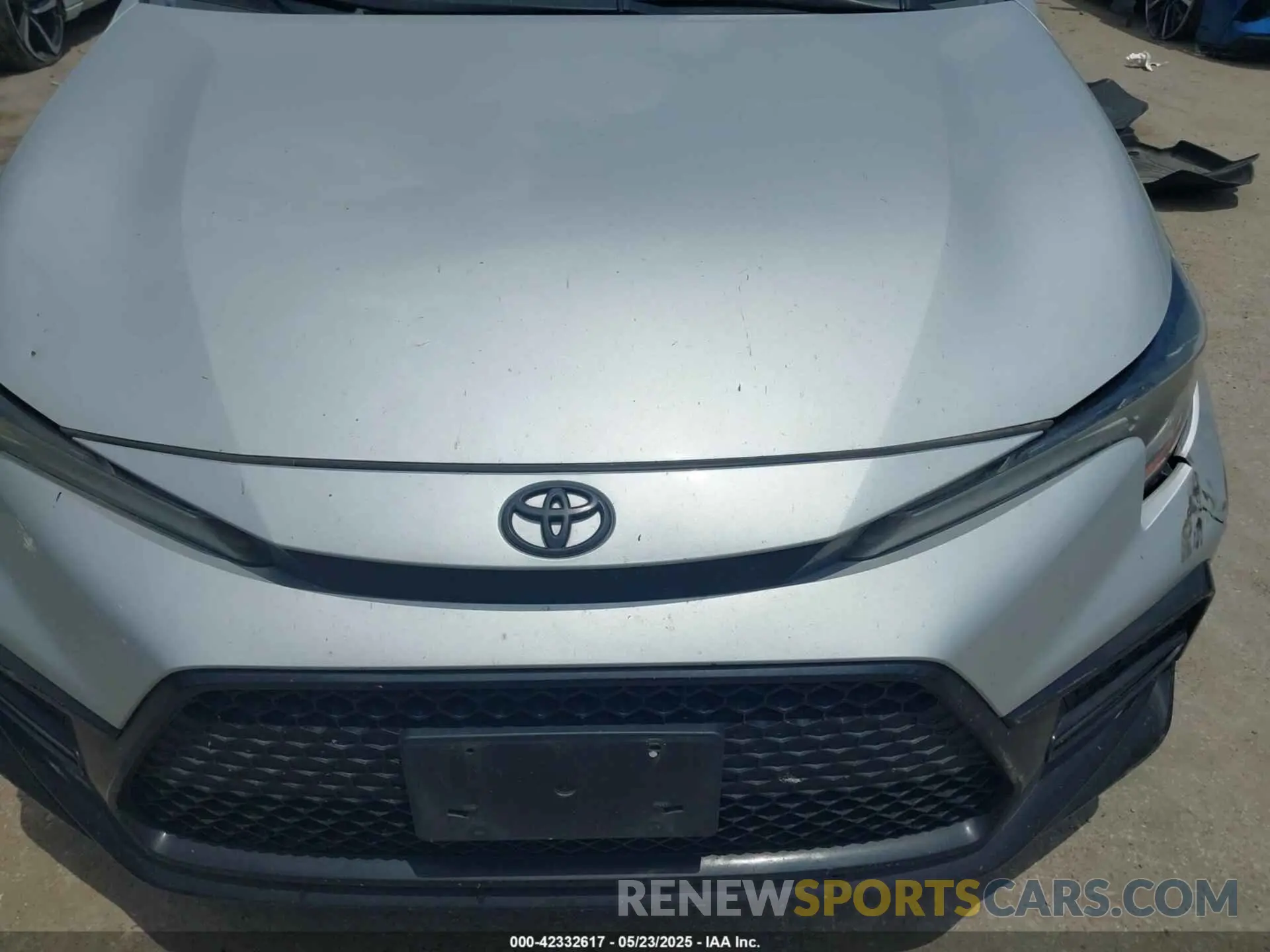 12 Photograph of a damaged car 5YFS4RCE3LP046389 TOYOTA COROLLA 2020