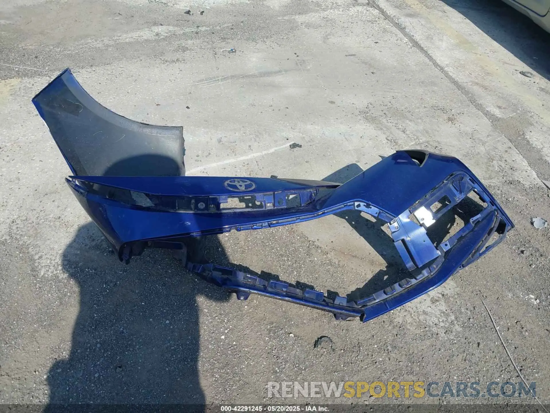12 Photograph of a damaged car 5YFS4RCE3LP046439 TOYOTA COROLLA 2020