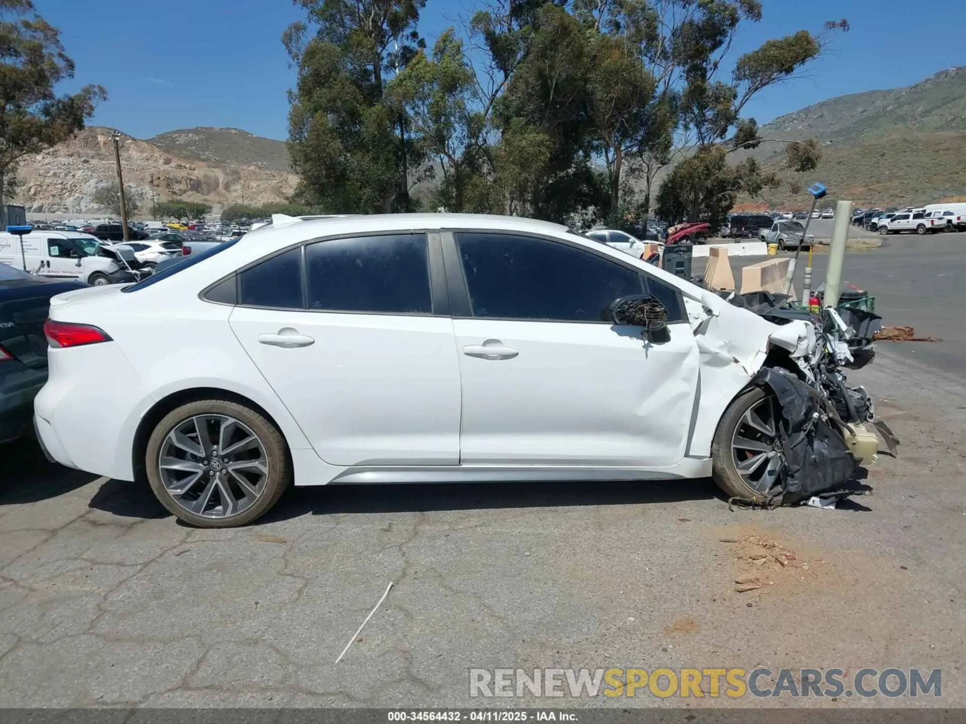 13 Photograph of a damaged car 5YFS4RCE3LP046988 TOYOTA COROLLA 2020
