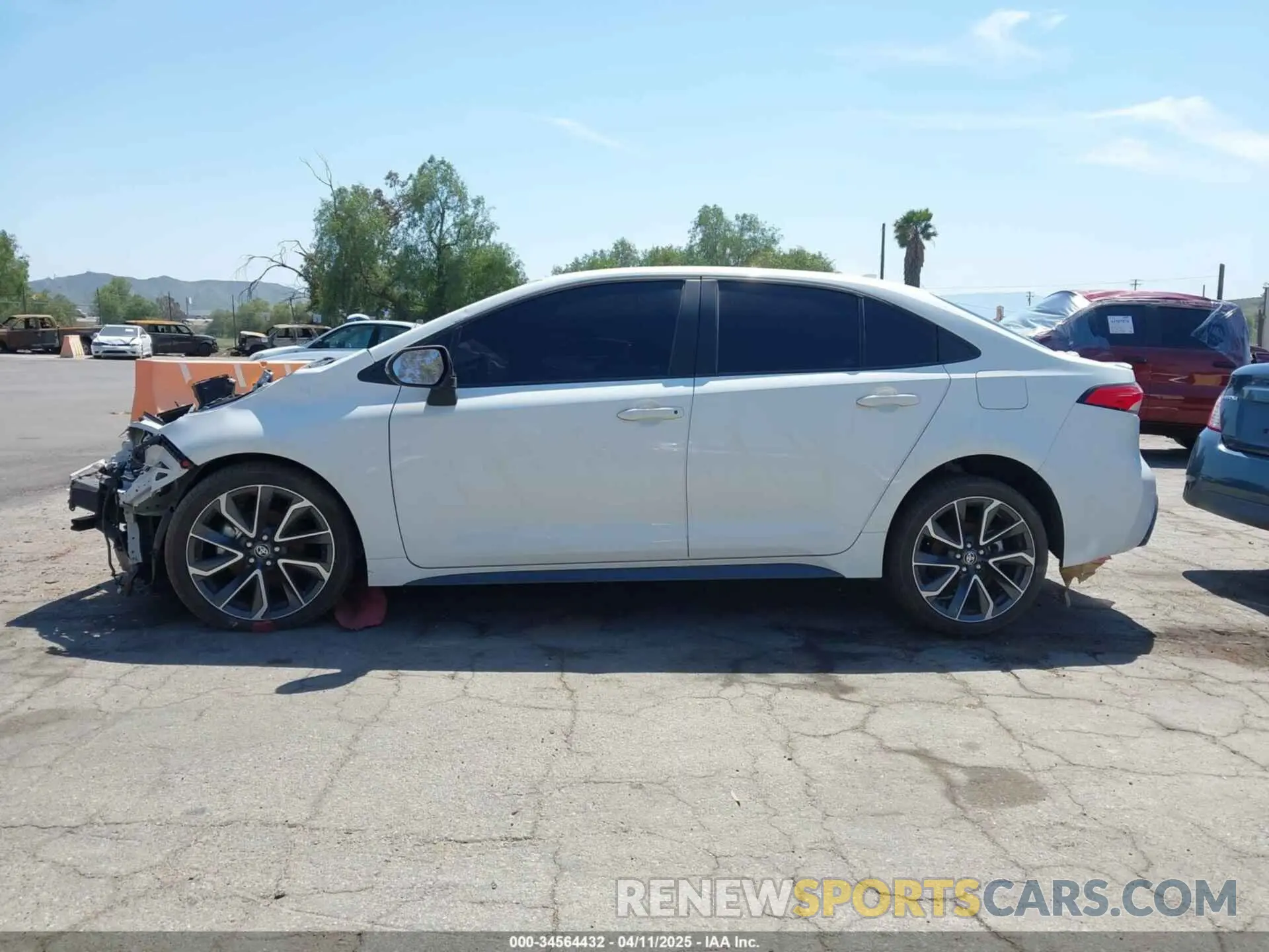 14 Photograph of a damaged car 5YFS4RCE3LP046988 TOYOTA COROLLA 2020