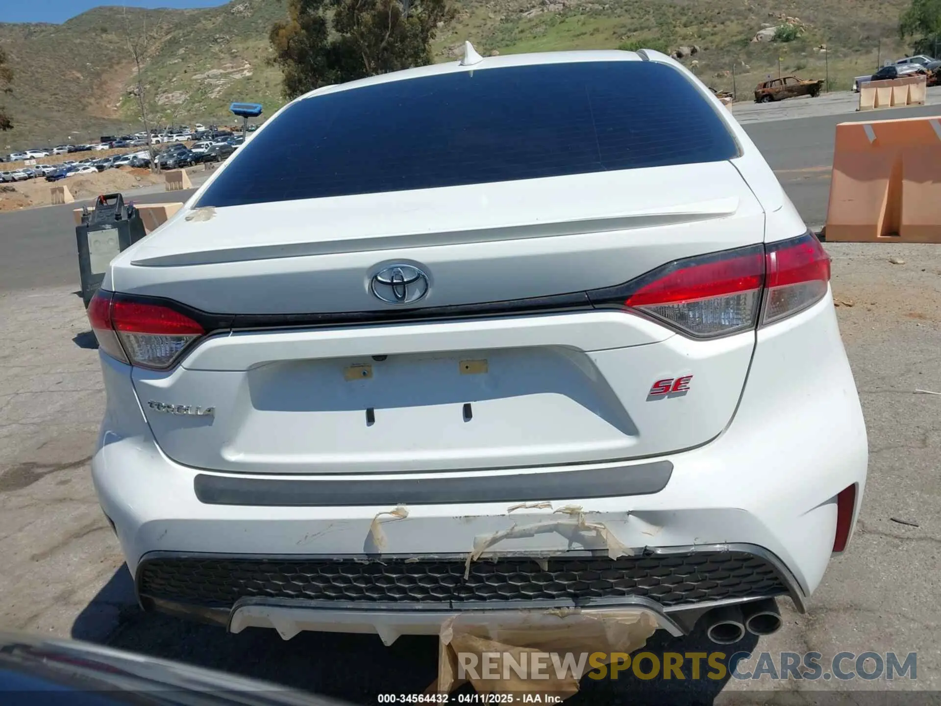 15 Photograph of a damaged car 5YFS4RCE3LP046988 TOYOTA COROLLA 2020