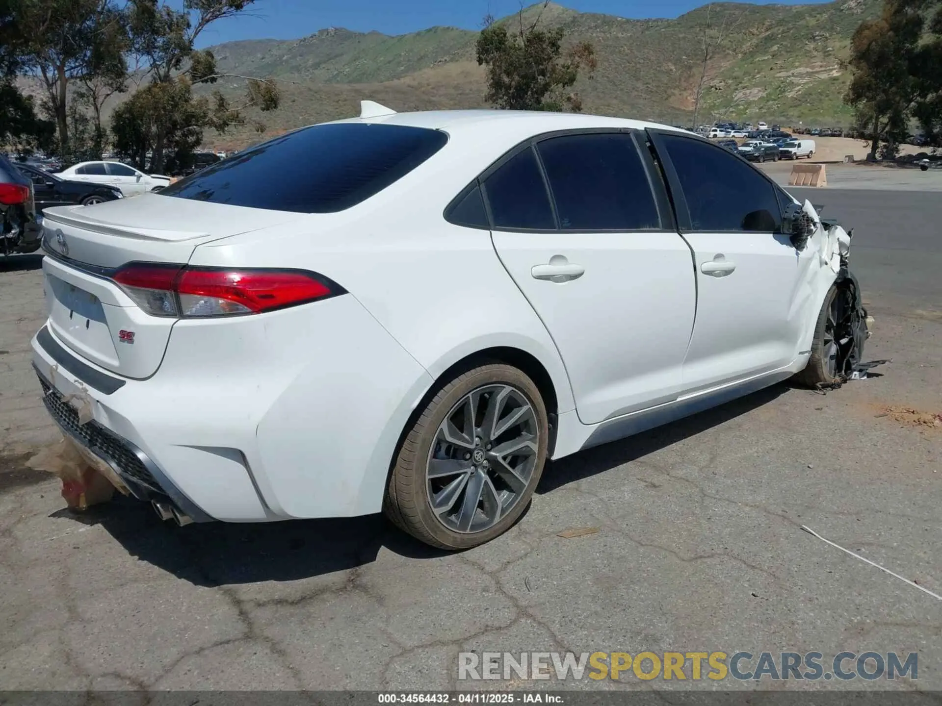4 Photograph of a damaged car 5YFS4RCE3LP046988 TOYOTA COROLLA 2020