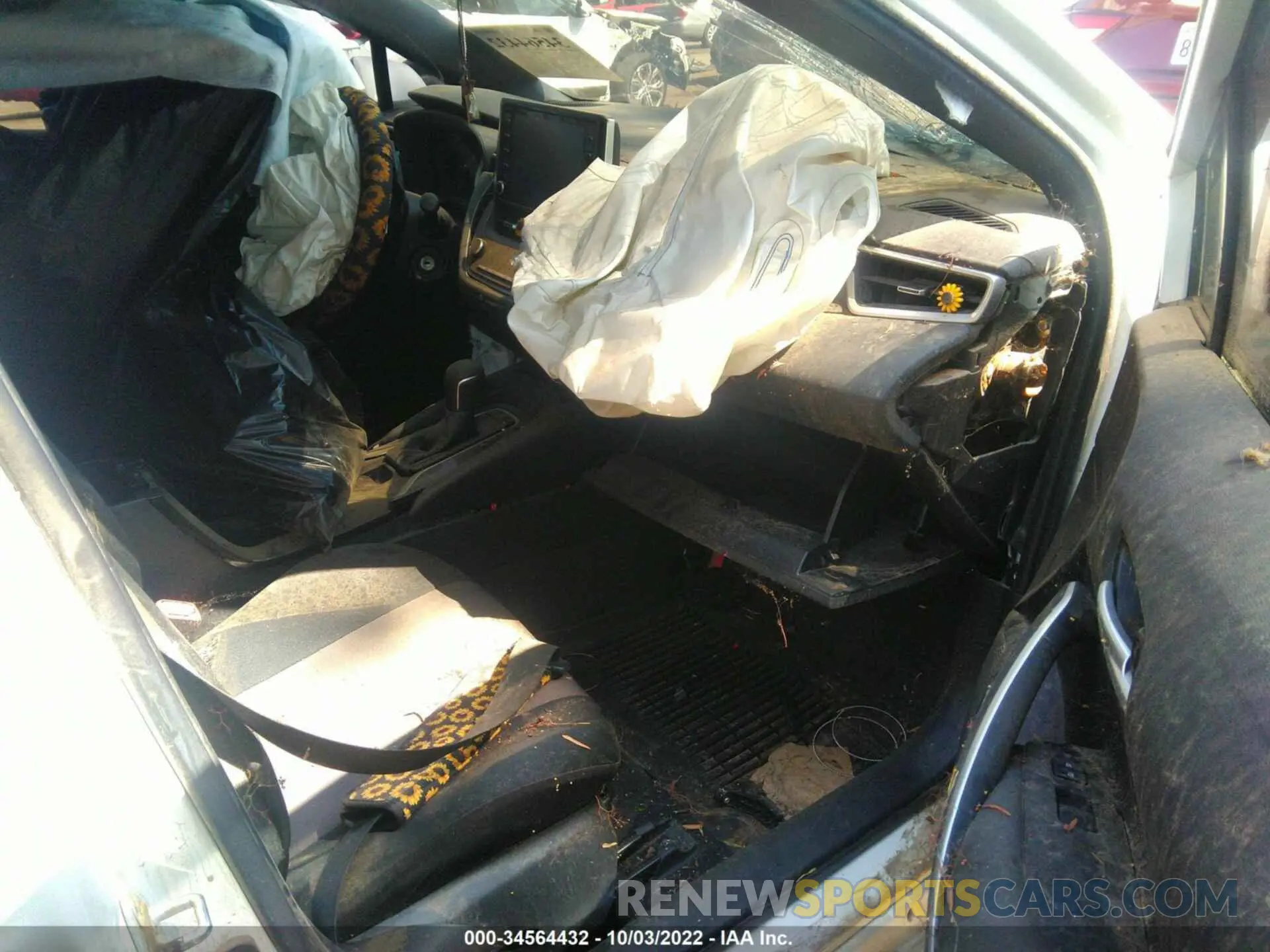 5 Photograph of a damaged car 5YFS4RCE3LP046988 TOYOTA COROLLA 2020