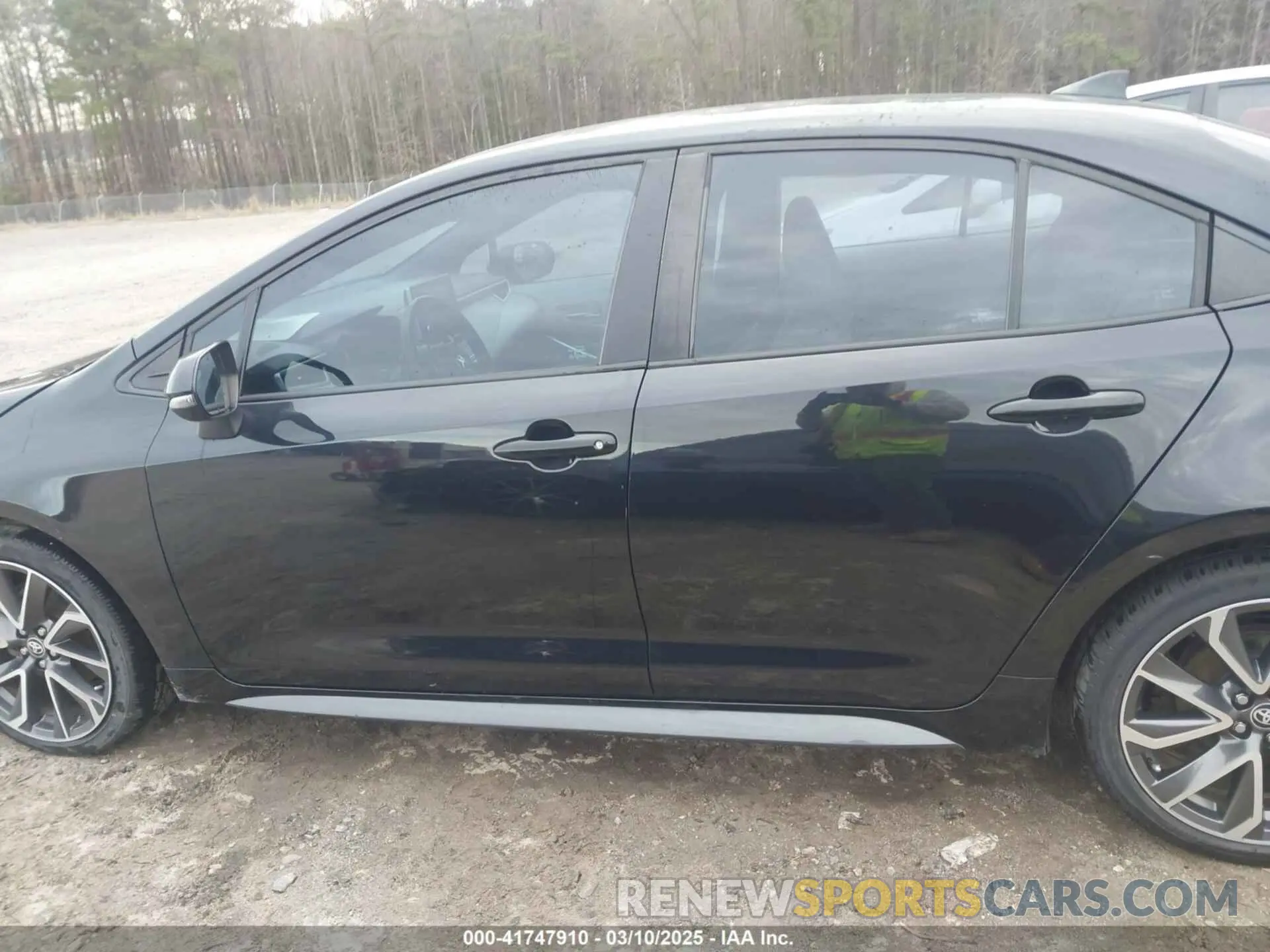 14 Photograph of a damaged car 5YFS4RCE3LP051561 TOYOTA COROLLA 2020
