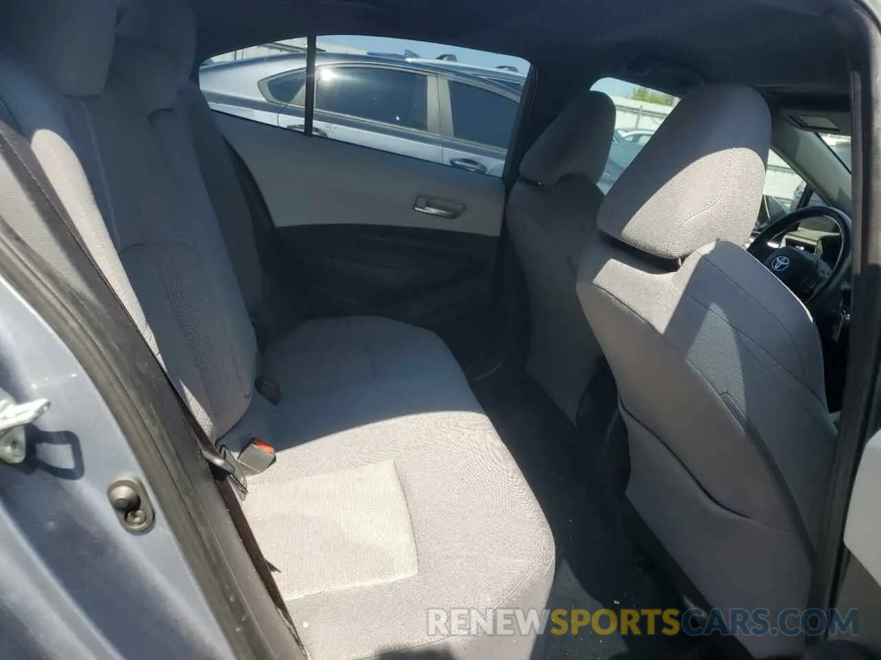 10 Photograph of a damaged car 5YFS4RCE4LP014261 TOYOTA COROLLA 2020