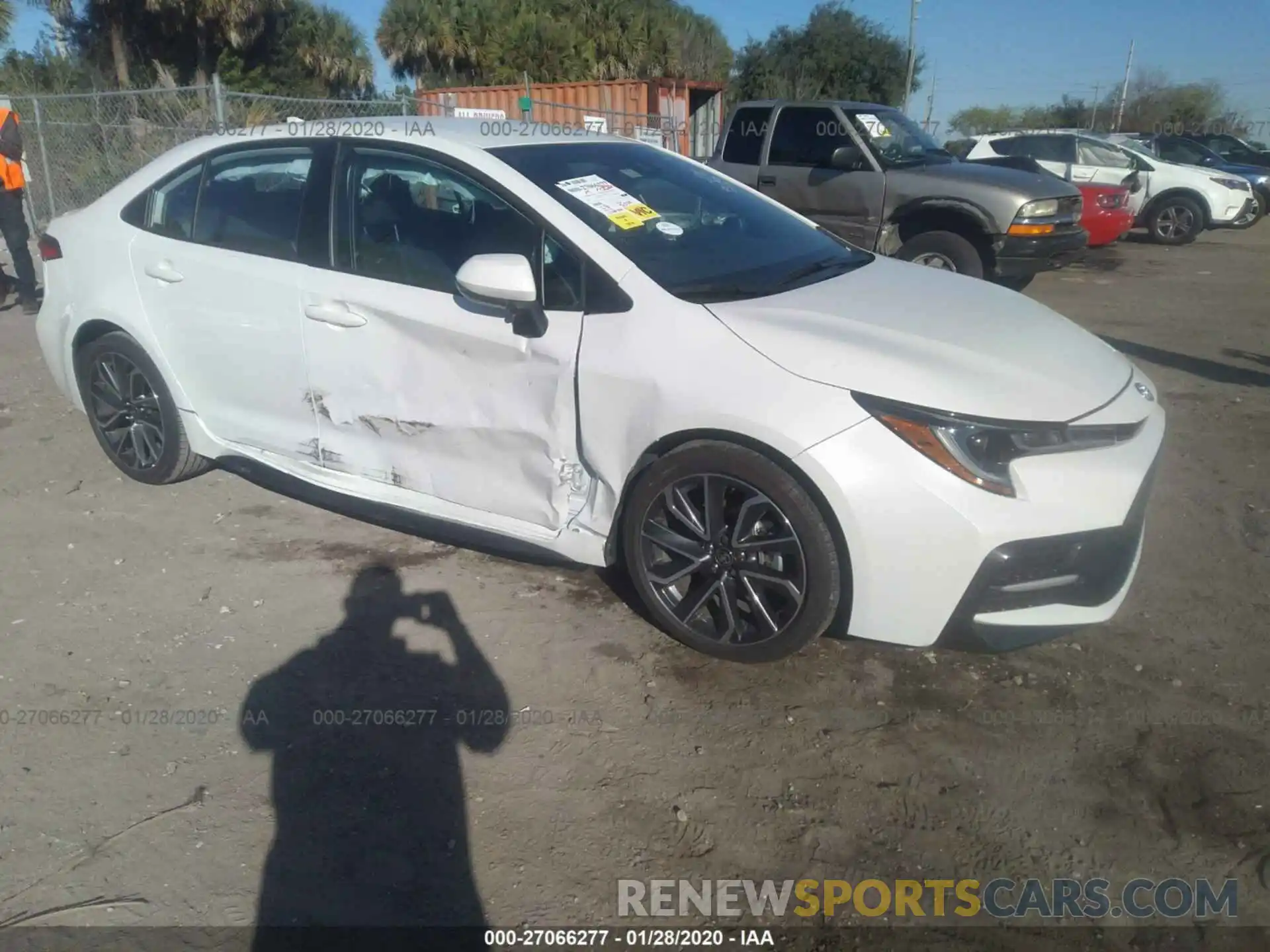 1 Photograph of a damaged car 5YFS4RCE4LP022571 TOYOTA COROLLA 2020