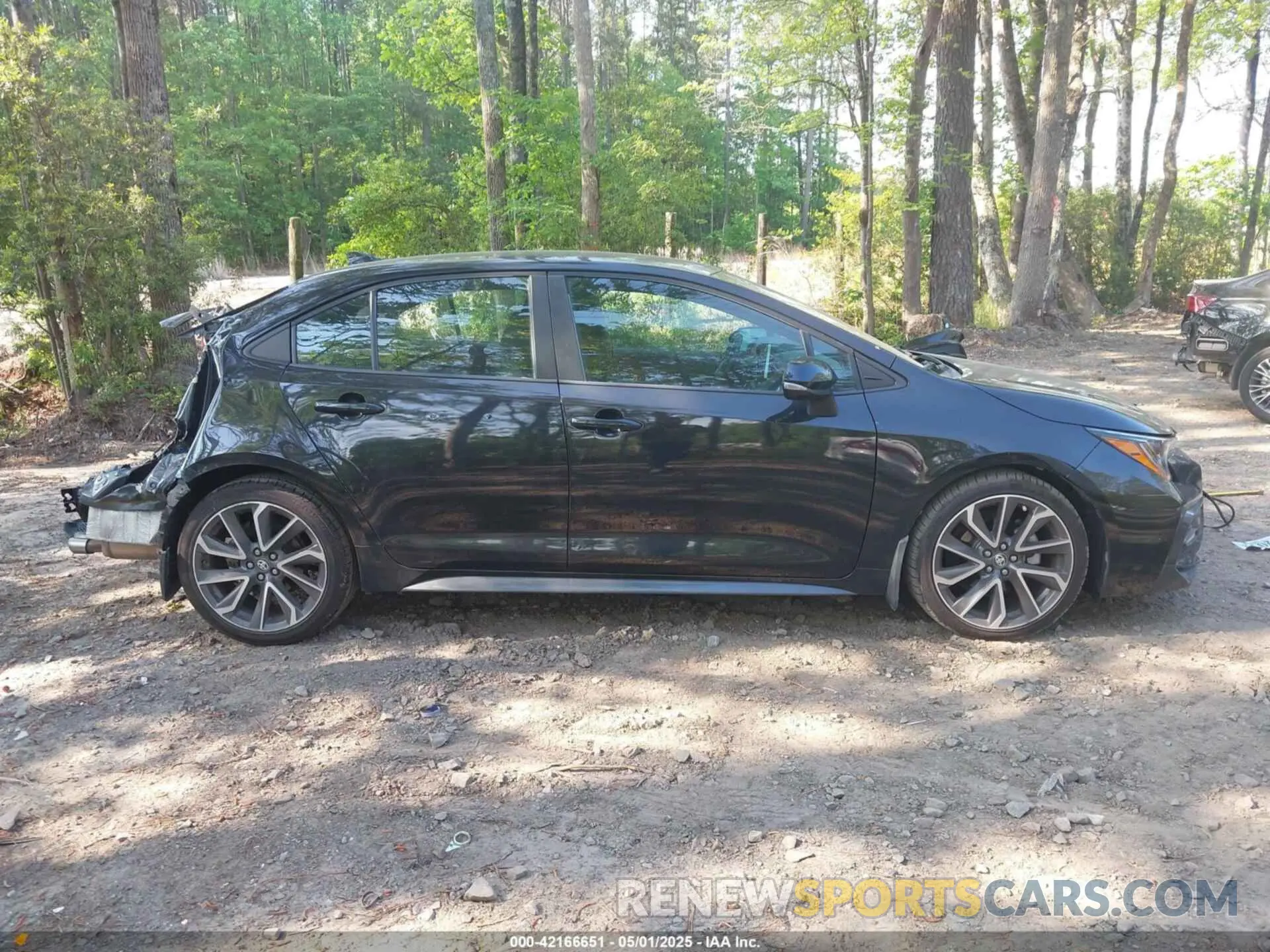 13 Photograph of a damaged car 5YFS4RCE4LP040097 TOYOTA COROLLA 2020