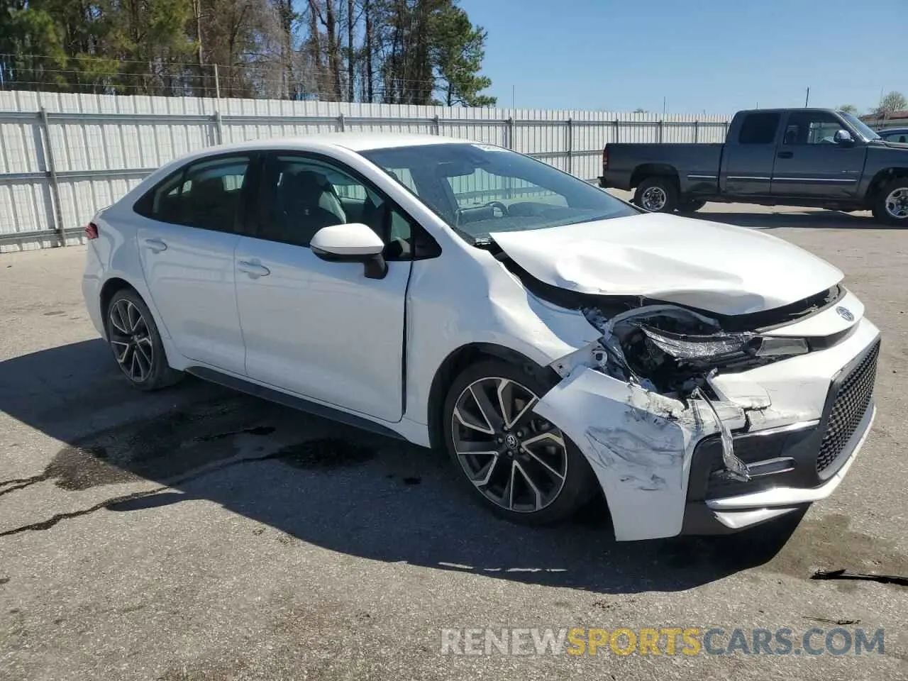 4 Photograph of a damaged car 5YFS4RCE4LP041184 TOYOTA COROLLA 2020