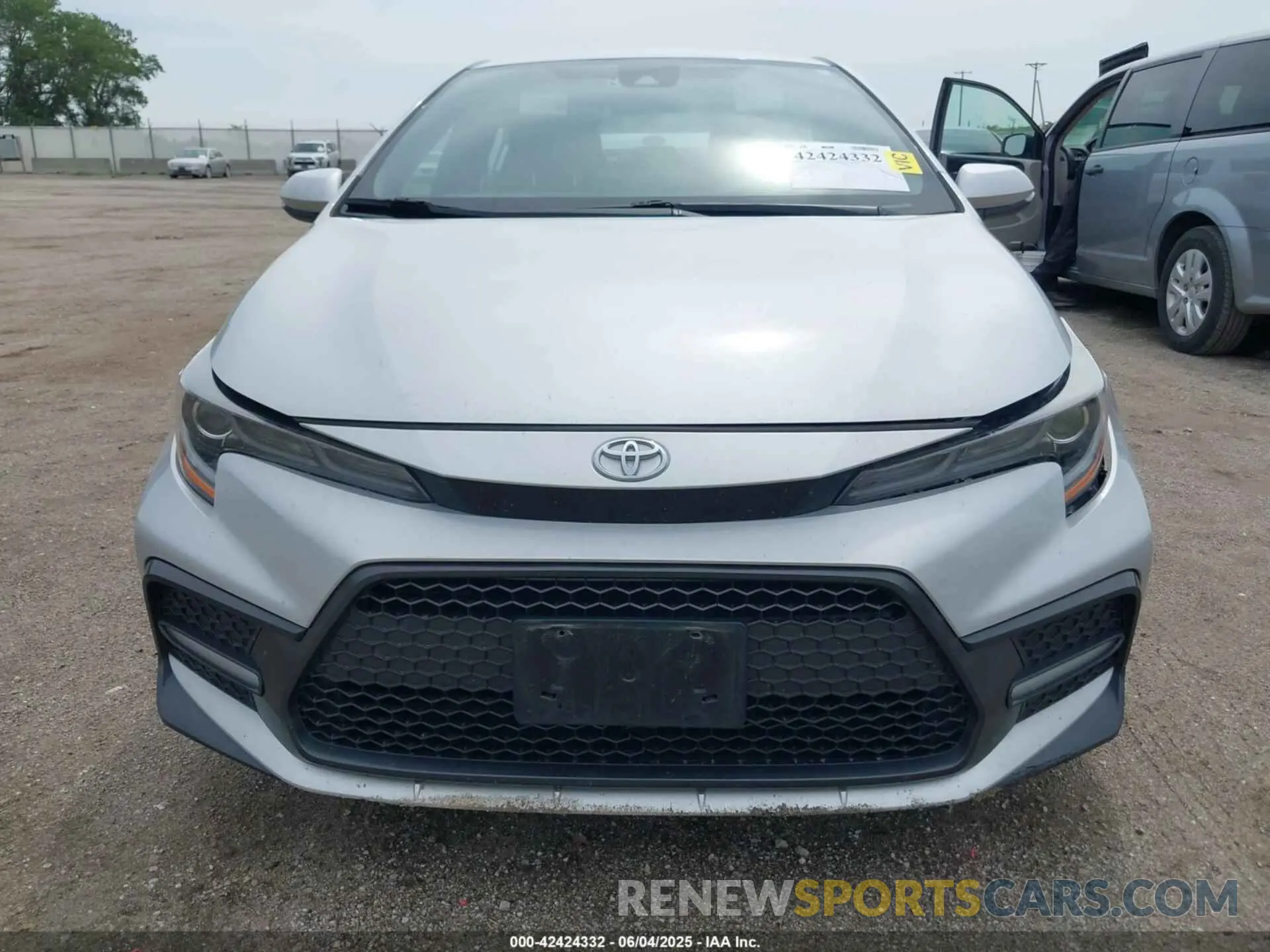 12 Photograph of a damaged car 5YFS4RCE4LP056669 TOYOTA COROLLA 2020