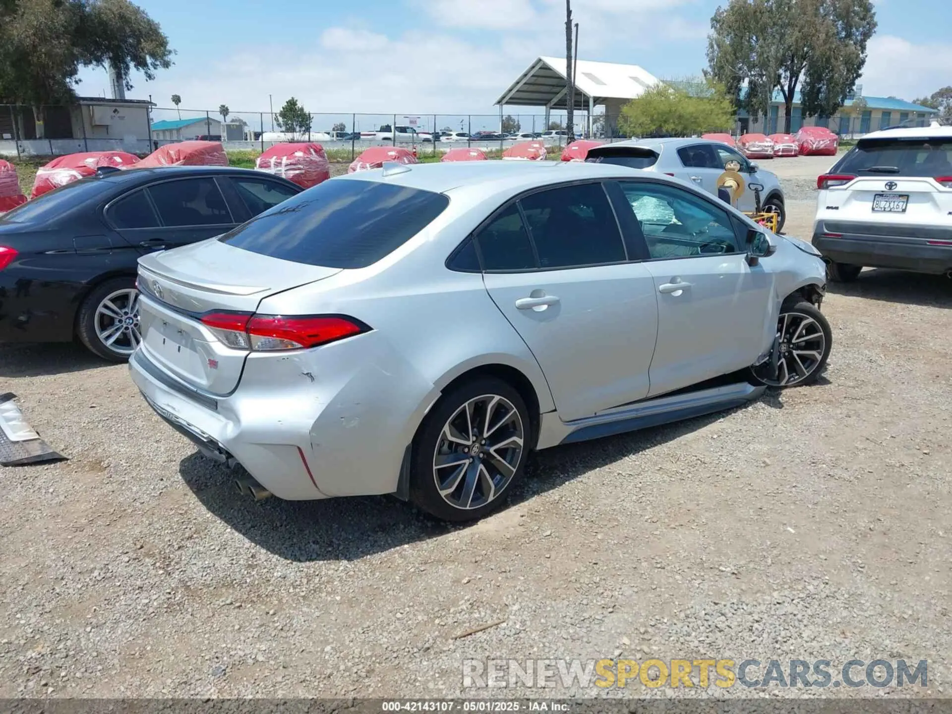 4 Photograph of a damaged car 5YFS4RCE5LP034504 TOYOTA COROLLA 2020