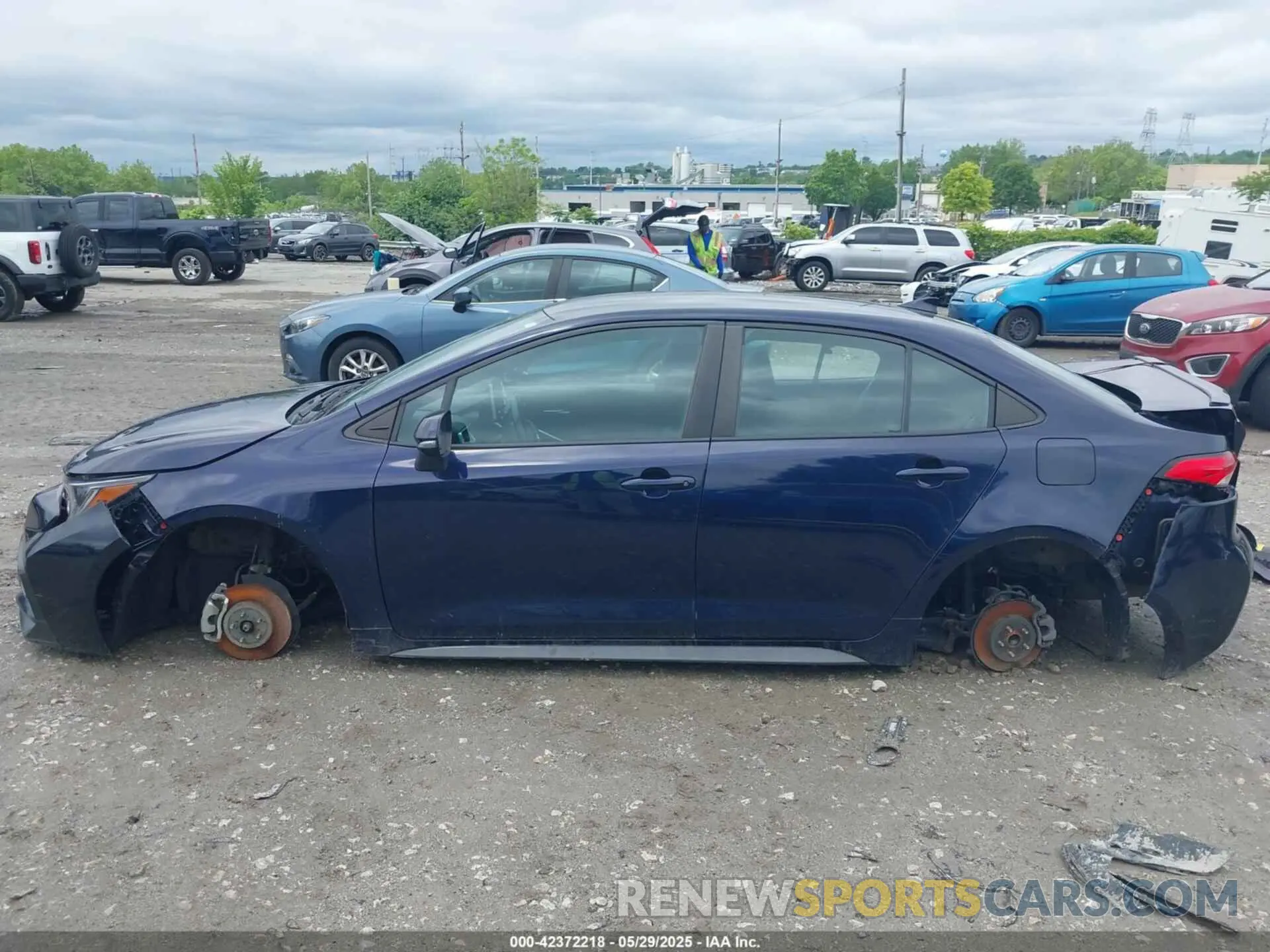 13 Photograph of a damaged car 5YFS4RCE5LP044336 TOYOTA COROLLA 2020