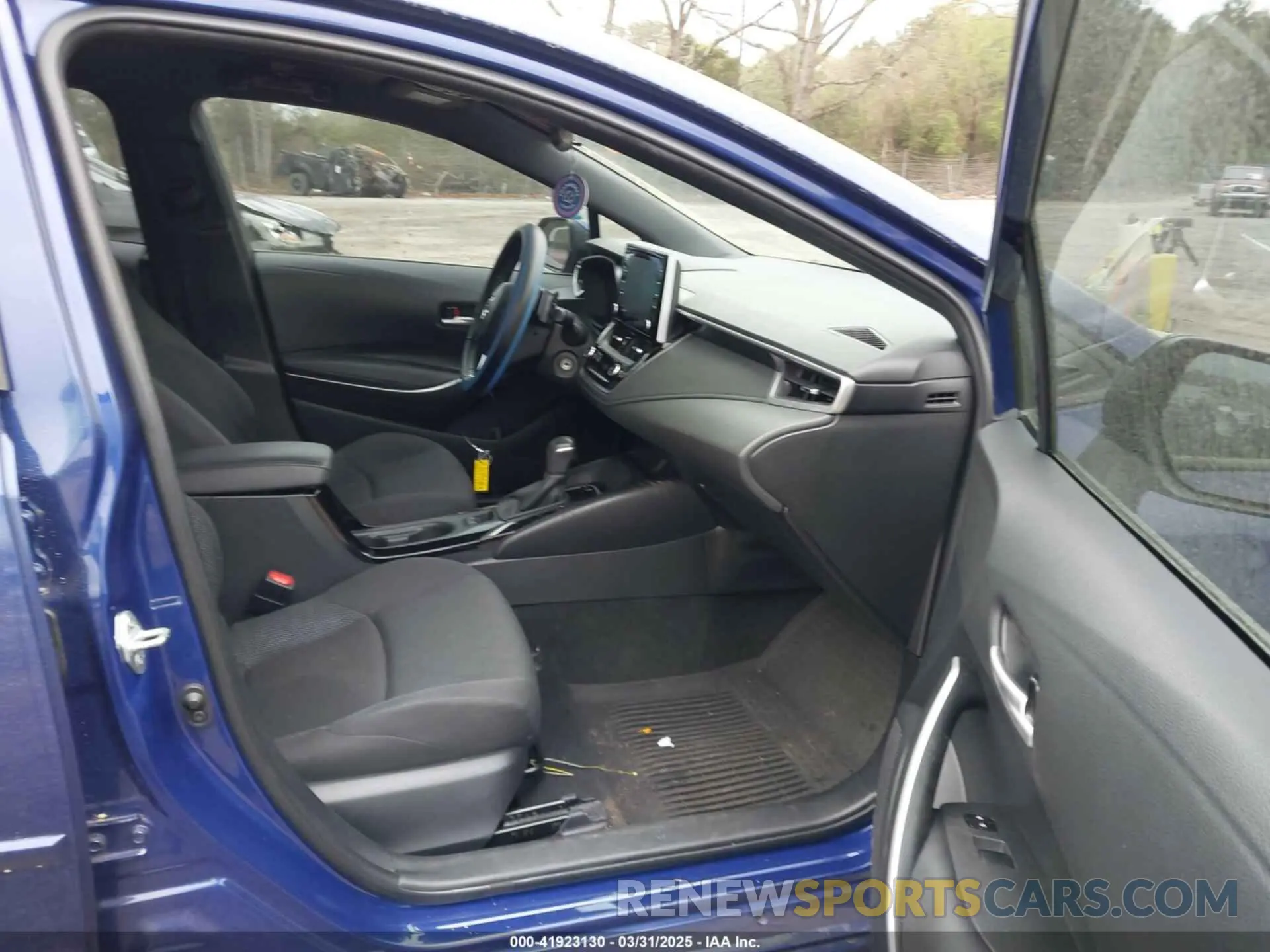 5 Photograph of a damaged car 5YFS4RCE5LP049486 TOYOTA COROLLA 2020