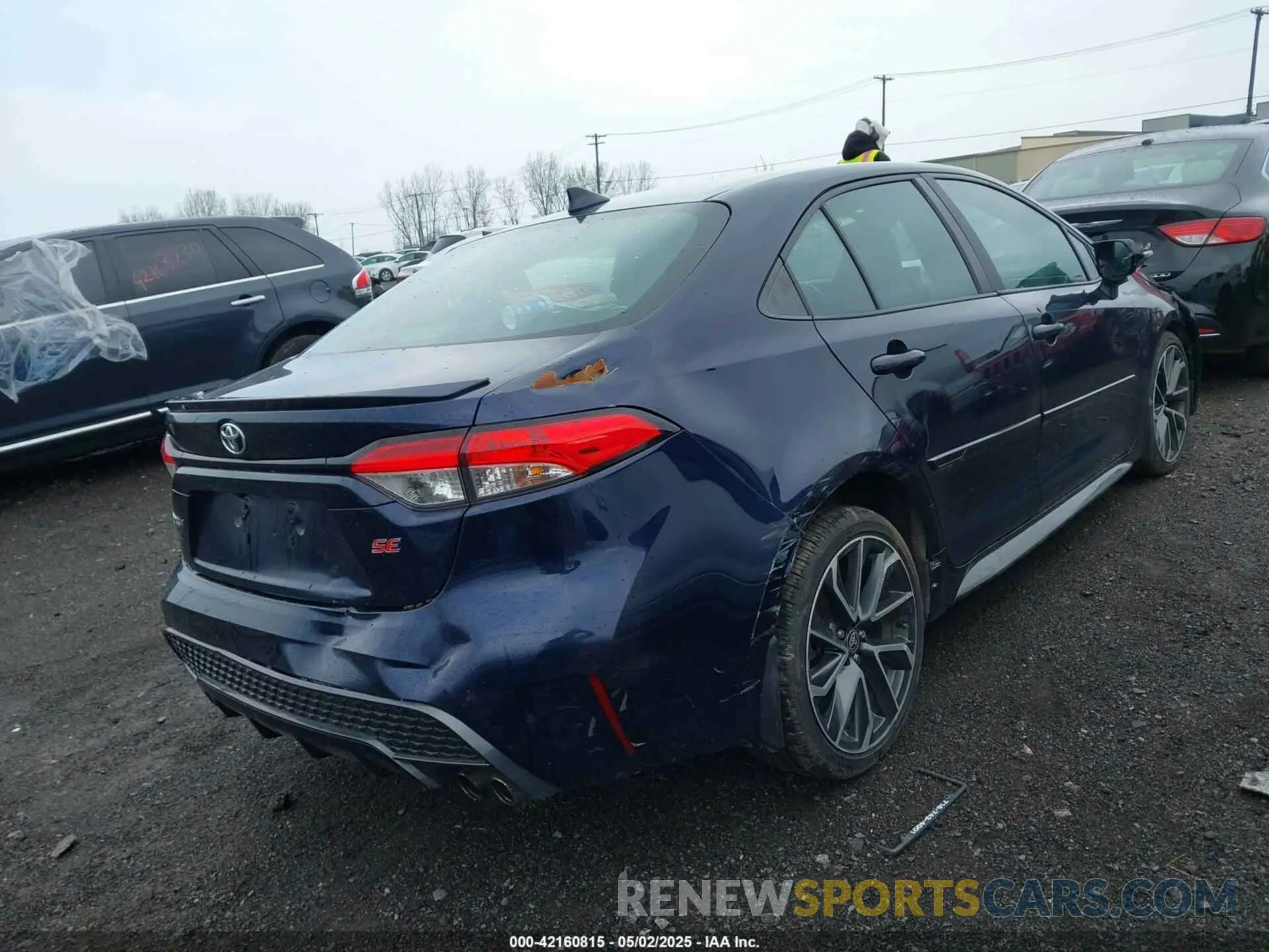 4 Photograph of a damaged car 5YFS4RCE5LP050475 TOYOTA COROLLA 2020