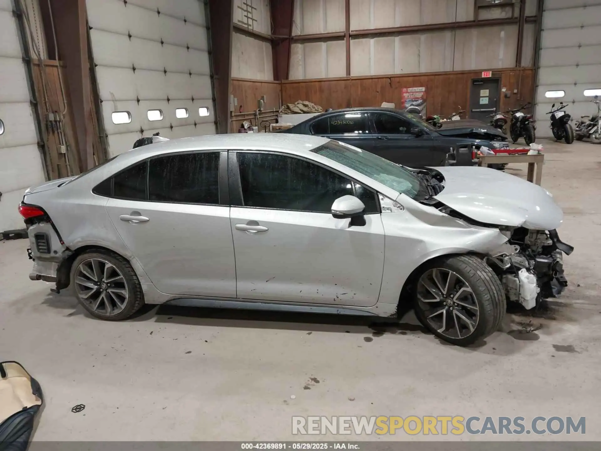 13 Photograph of a damaged car 5YFS4RCE5LP052906 TOYOTA COROLLA 2020