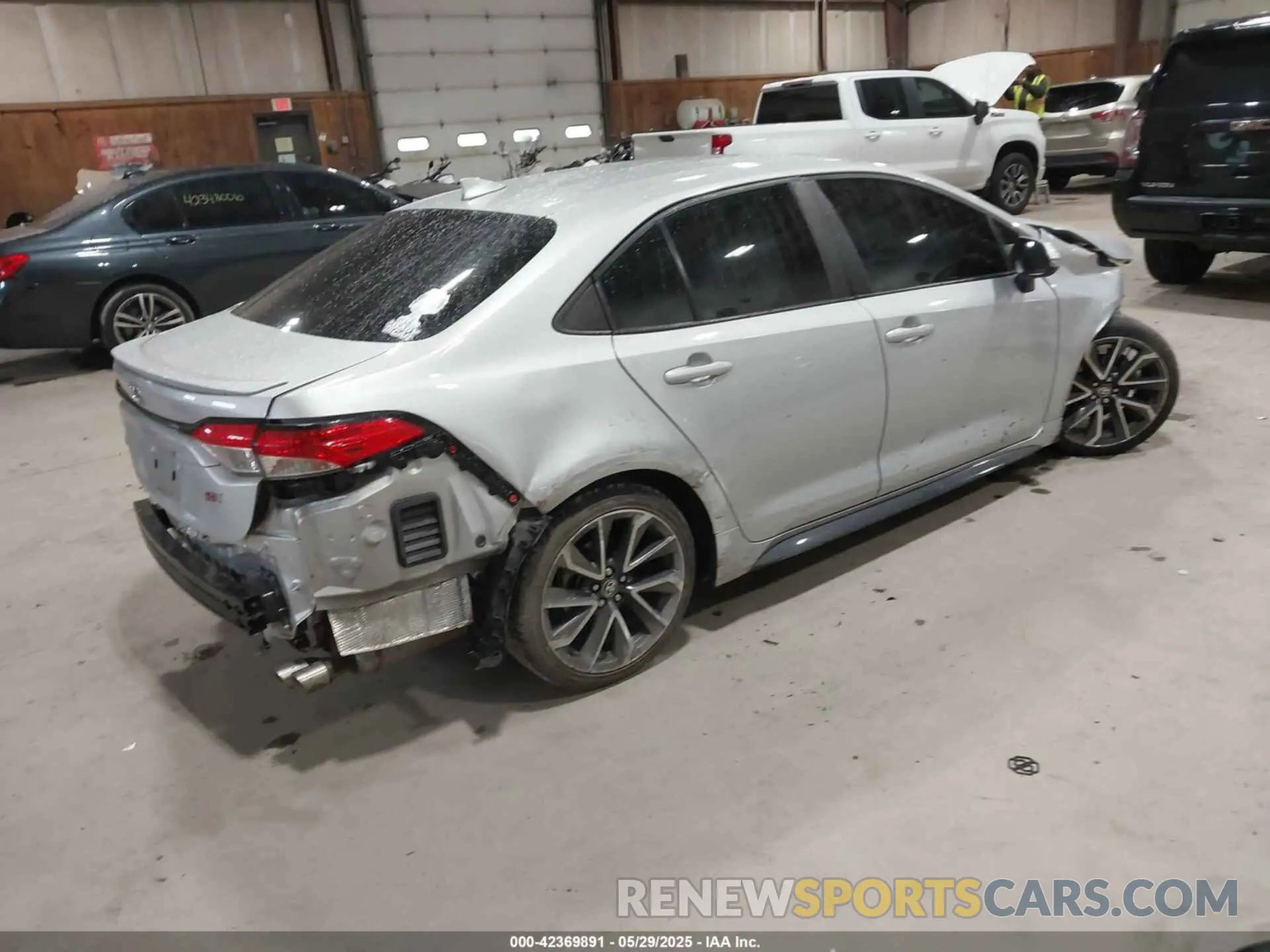 4 Photograph of a damaged car 5YFS4RCE5LP052906 TOYOTA COROLLA 2020