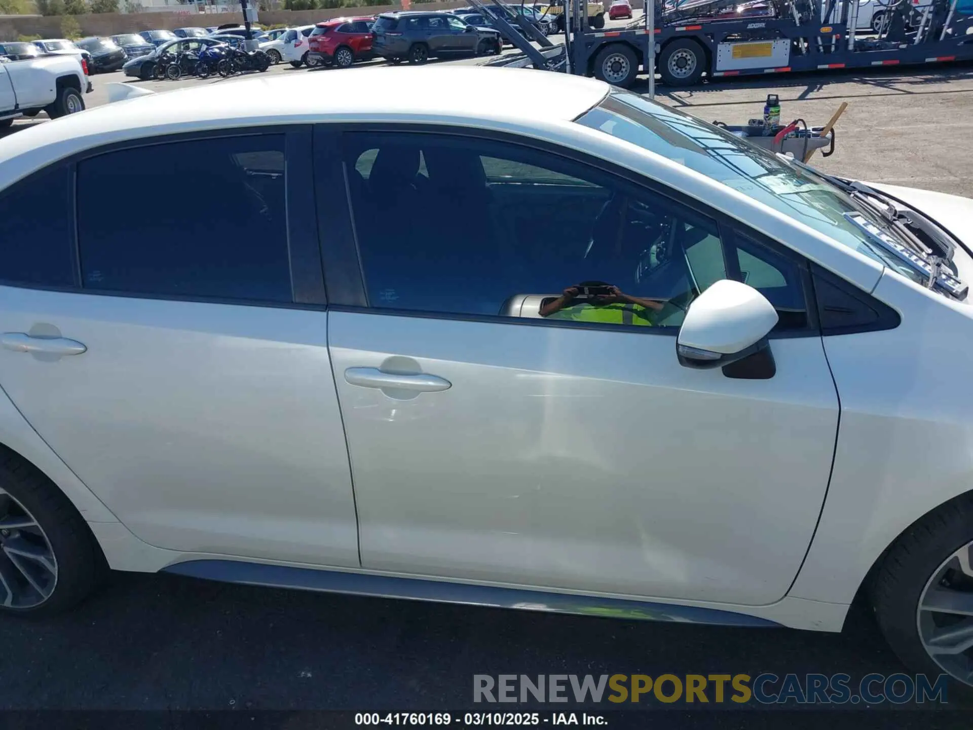 14 Photograph of a damaged car 5YFS4RCE5LP053800 TOYOTA COROLLA 2020