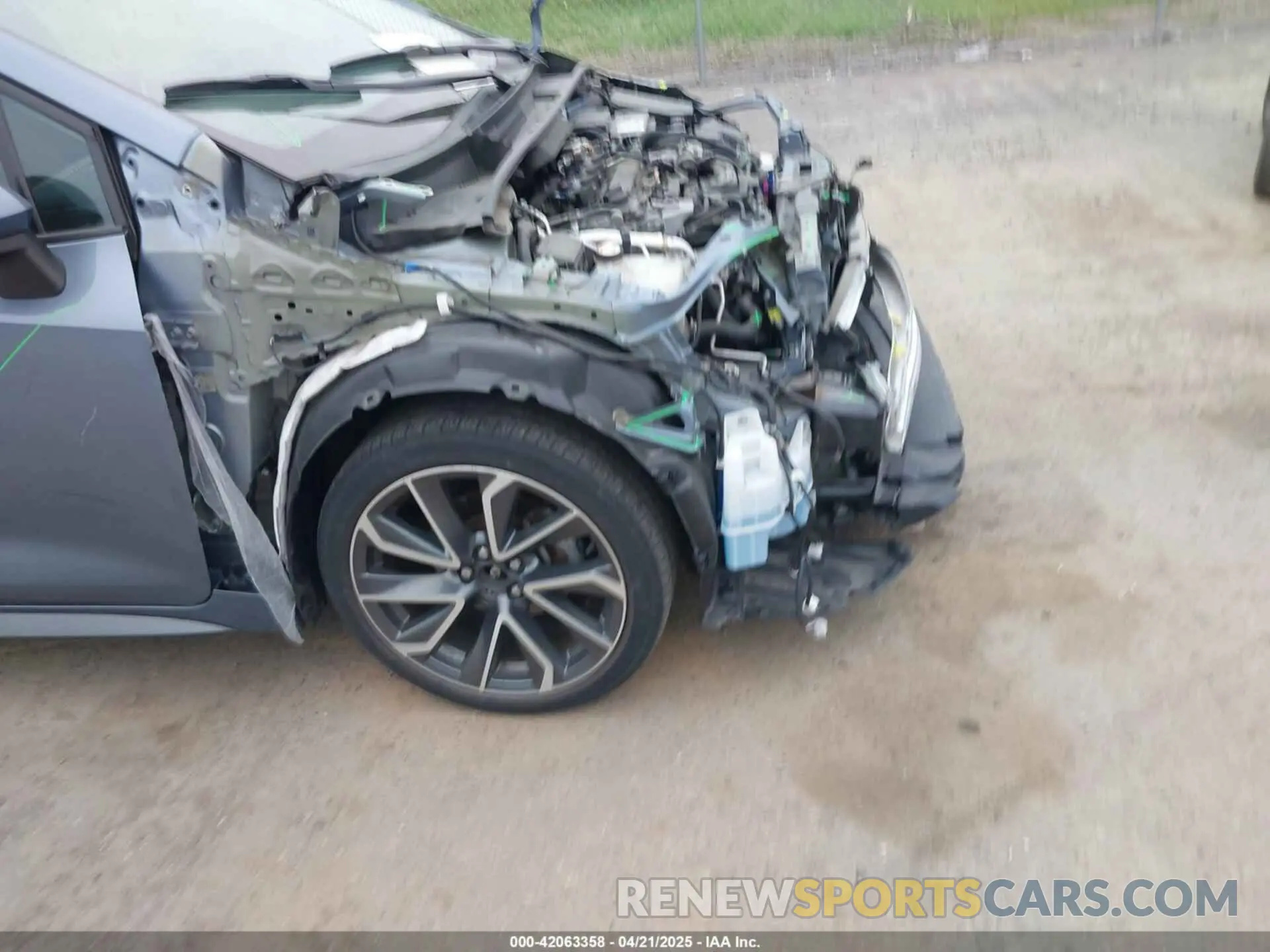 6 Photograph of a damaged car 5YFS4RCE5LP056583 TOYOTA COROLLA 2020