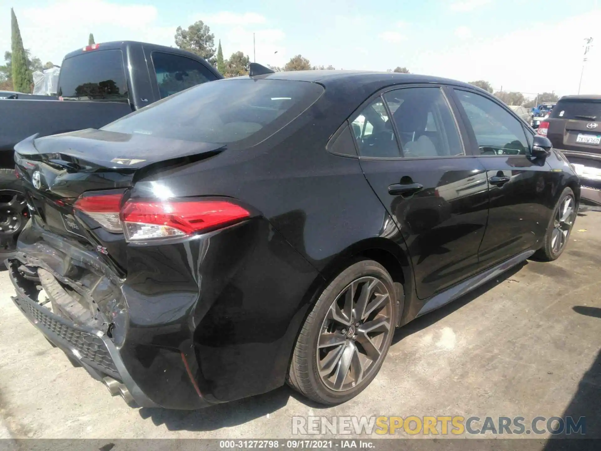 4 Photograph of a damaged car 5YFS4RCE6LP004461 TOYOTA COROLLA 2020