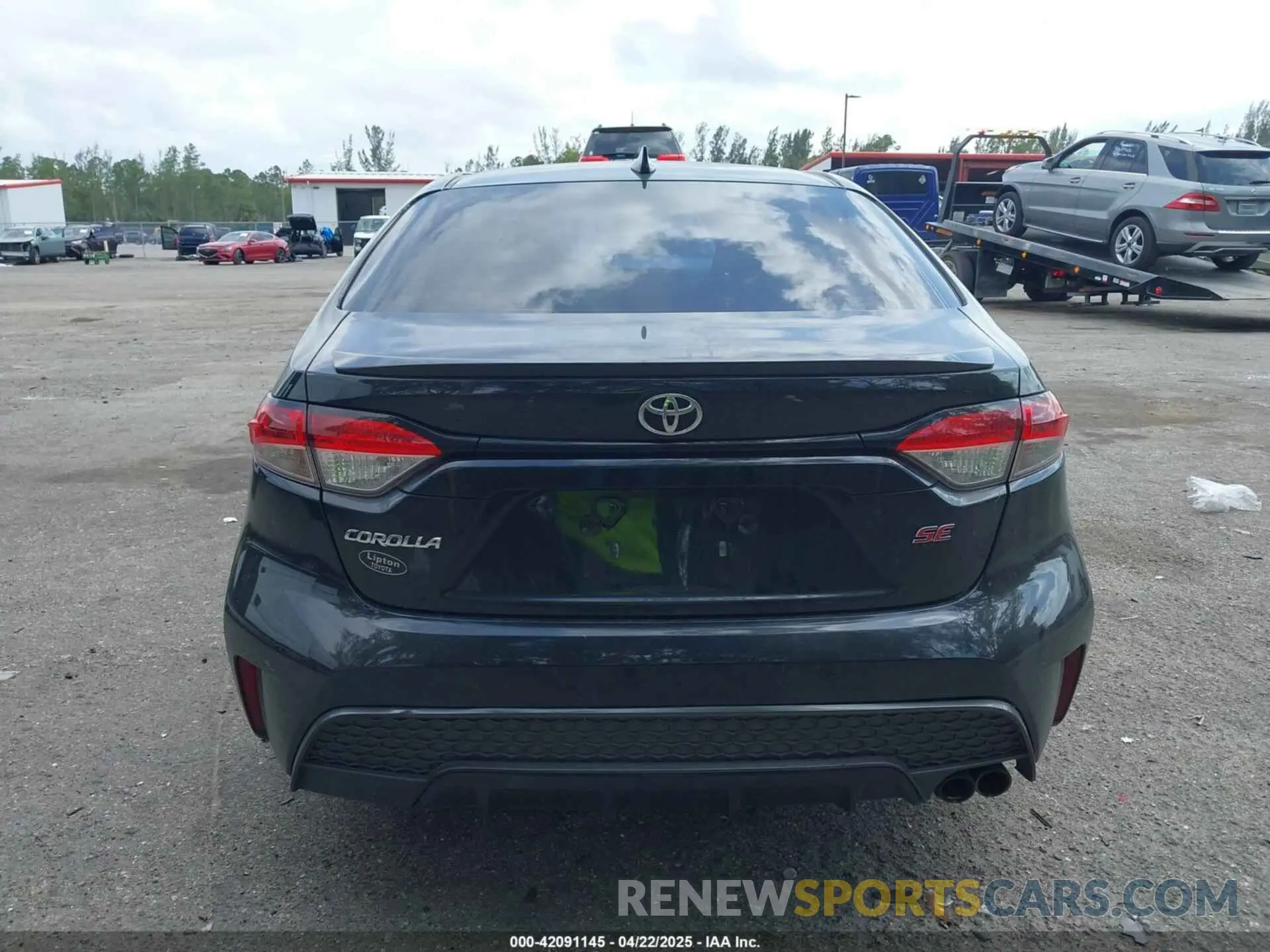 17 Photograph of a damaged car 5YFS4RCE6LP008655 TOYOTA COROLLA 2020