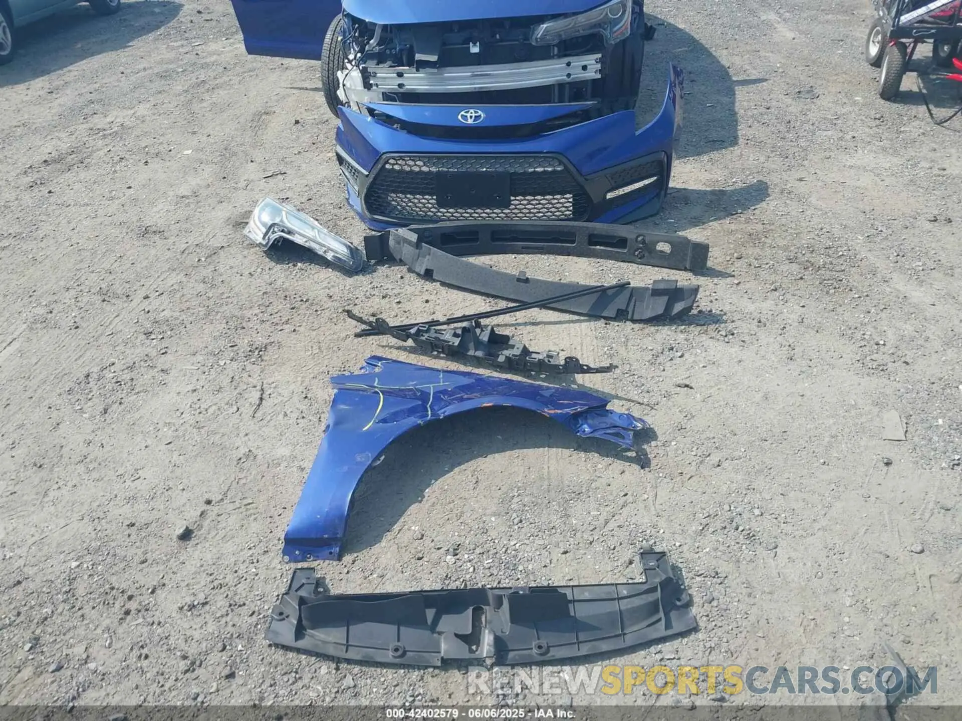 12 Photograph of a damaged car 5YFS4RCE6LP011930 TOYOTA COROLLA 2020