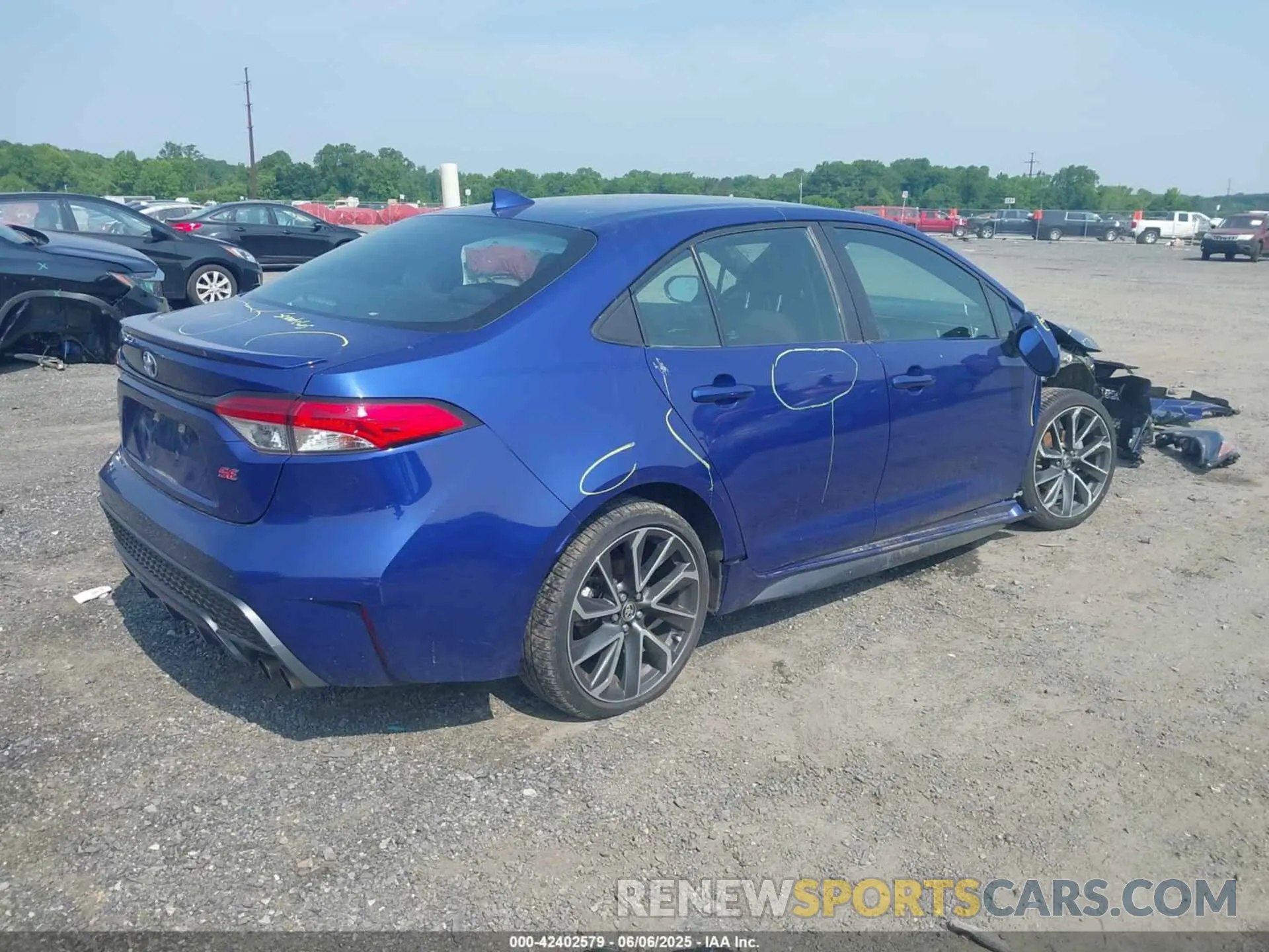 4 Photograph of a damaged car 5YFS4RCE6LP011930 TOYOTA COROLLA 2020