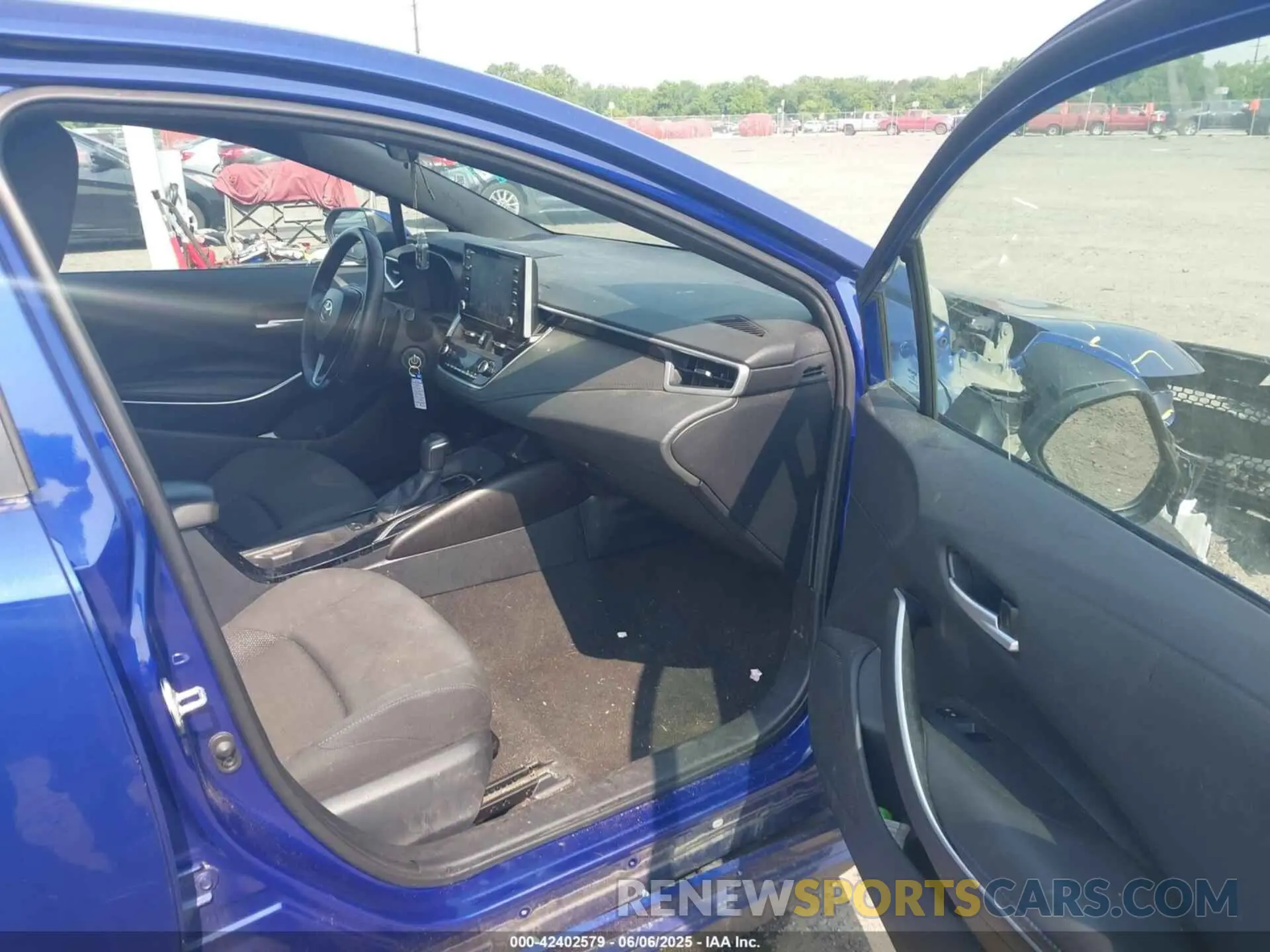 5 Photograph of a damaged car 5YFS4RCE6LP011930 TOYOTA COROLLA 2020
