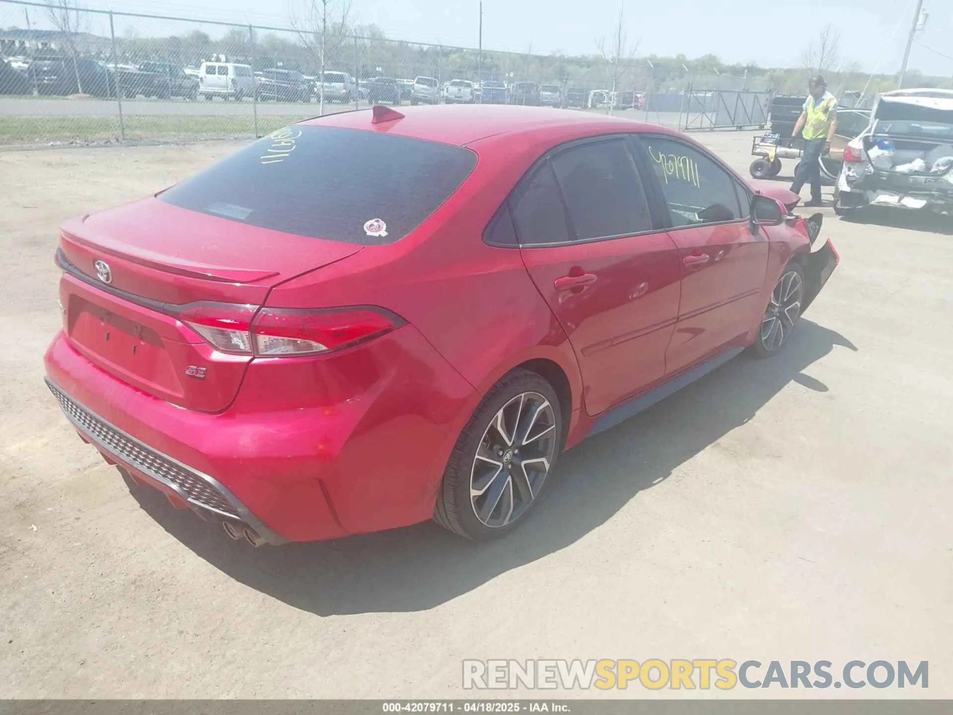 4 Photograph of a damaged car 5YFS4RCE6LP016741 TOYOTA COROLLA 2020