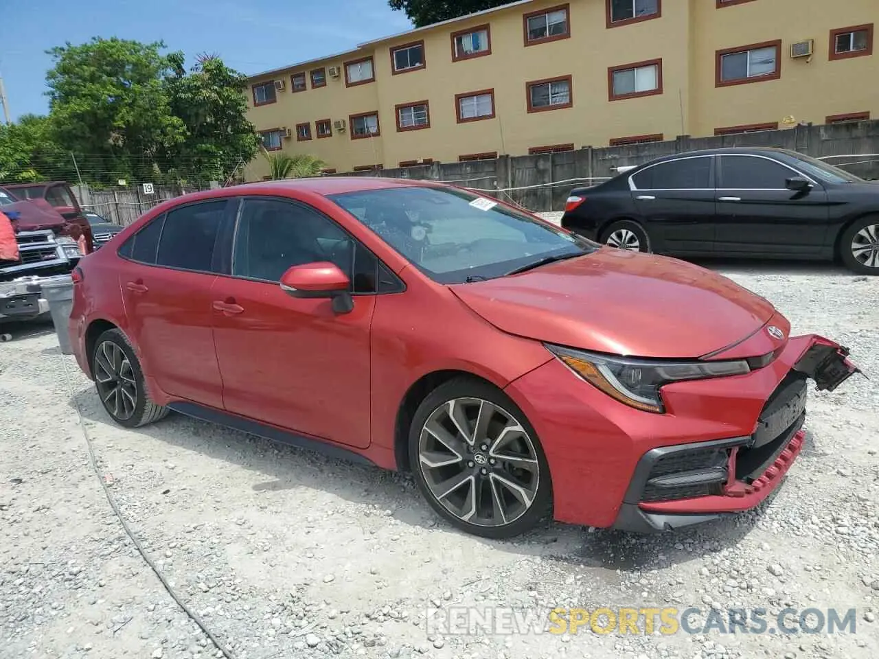 4 Photograph of a damaged car 5YFS4RCE6LP022667 TOYOTA COROLLA 2020