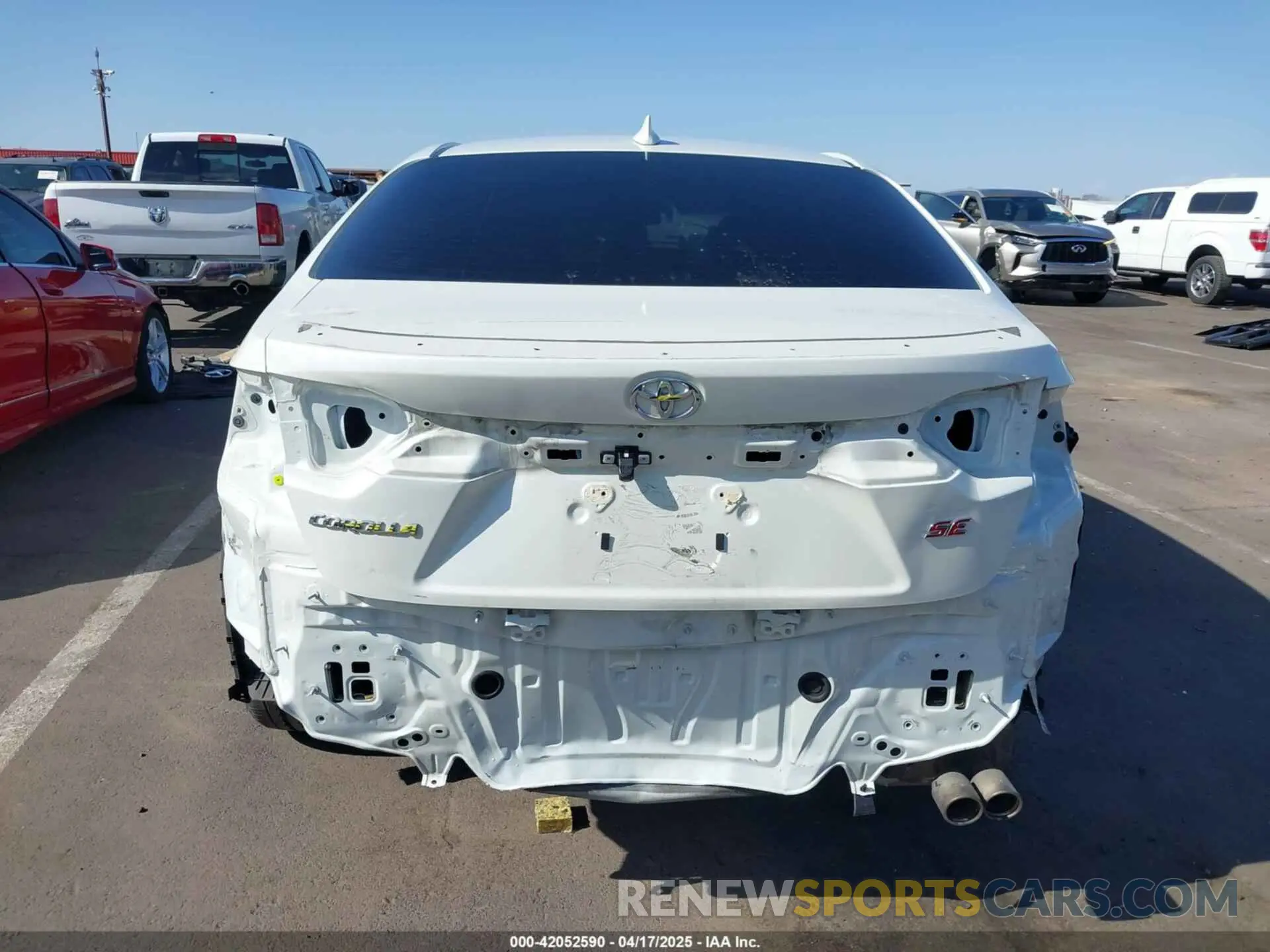 17 Photograph of a damaged car 5YFS4RCE6LP028145 TOYOTA COROLLA 2020