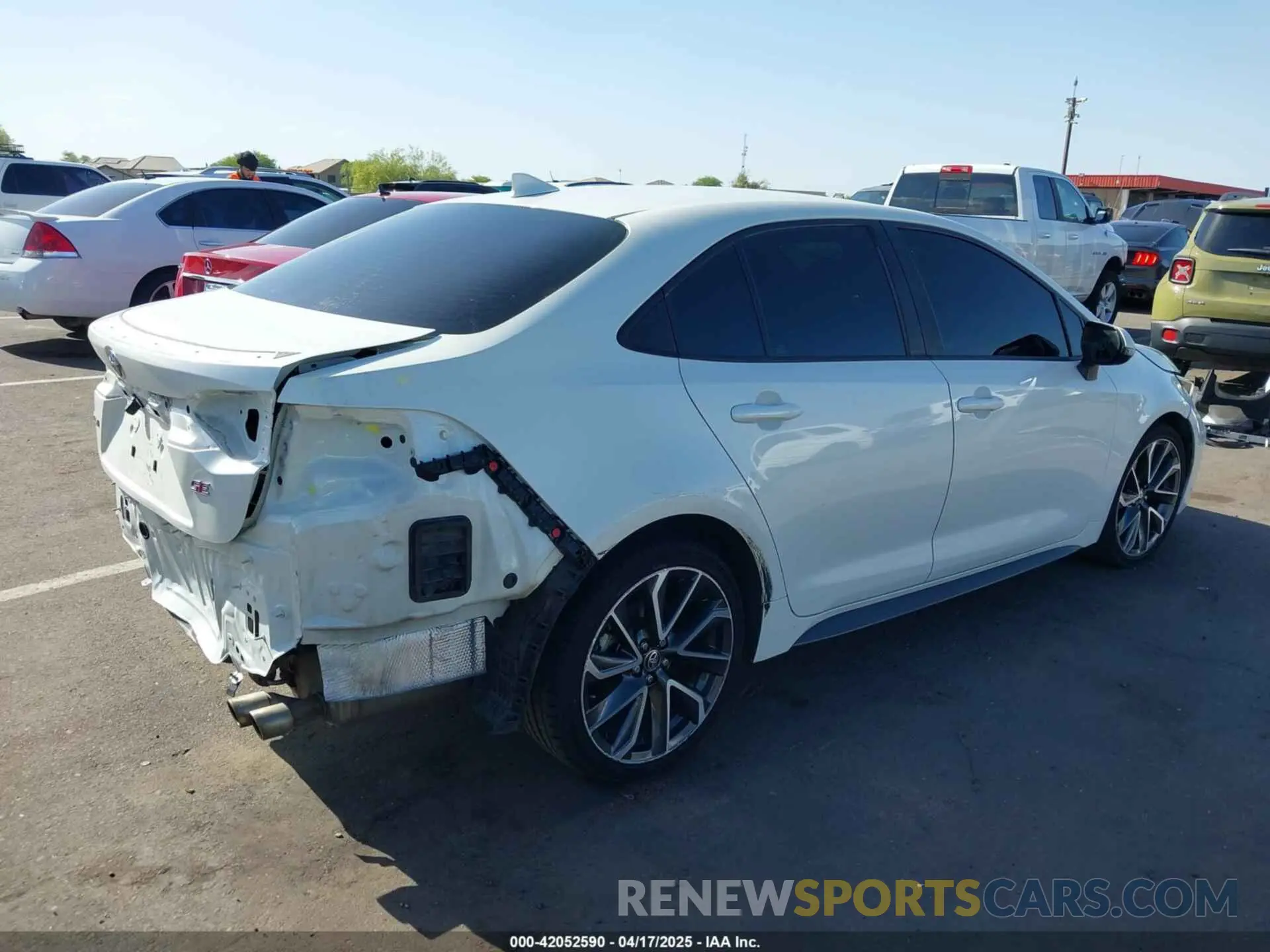 4 Photograph of a damaged car 5YFS4RCE6LP028145 TOYOTA COROLLA 2020