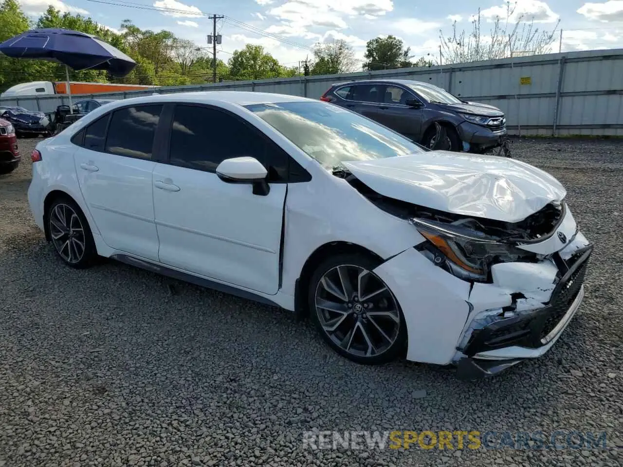 4 Photograph of a damaged car 5YFS4RCE6LP028405 TOYOTA COROLLA 2020